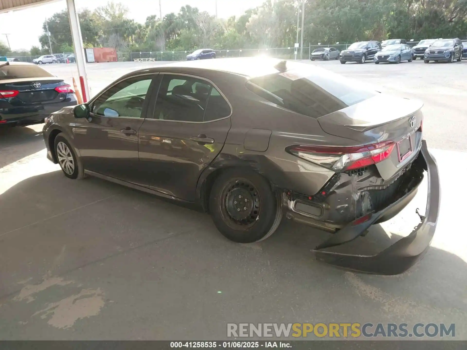 3 Photograph of a damaged car 4T1C31AK2NU598498 TOYOTA CAMRY 2022