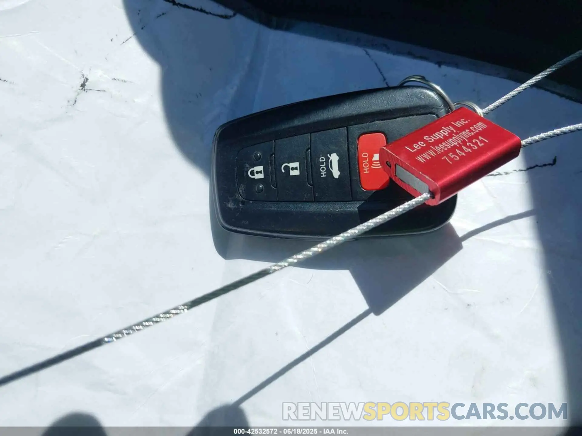 11 Photograph of a damaged car 4T1C31AK4NU583386 TOYOTA CAMRY 2022