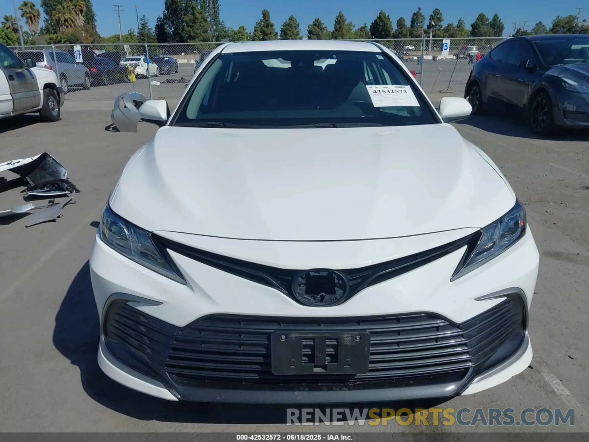 13 Photograph of a damaged car 4T1C31AK4NU583386 TOYOTA CAMRY 2022