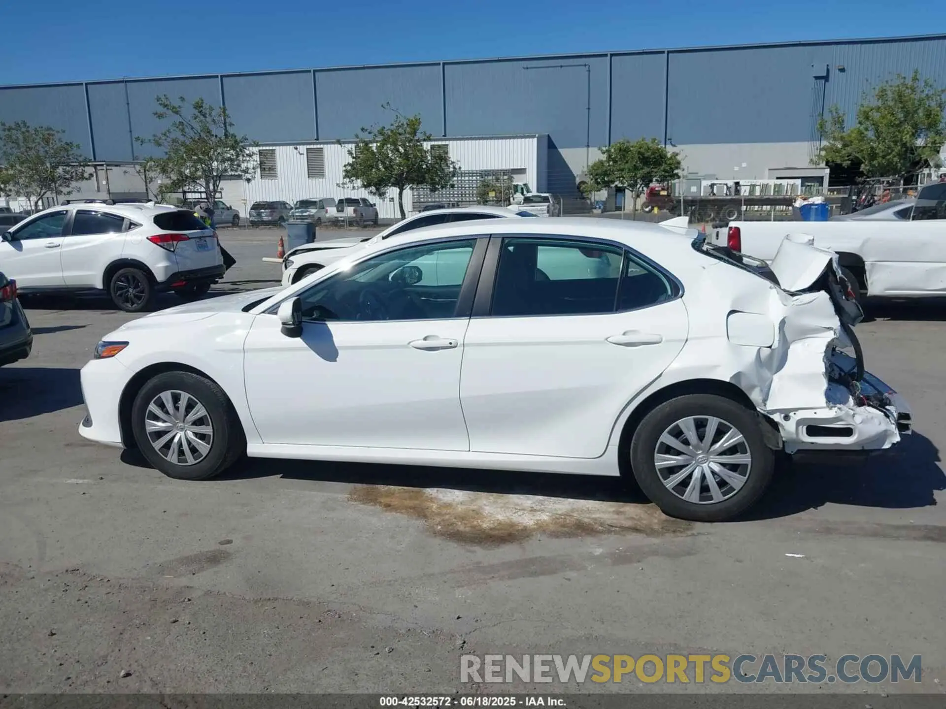 15 Photograph of a damaged car 4T1C31AK4NU583386 TOYOTA CAMRY 2022