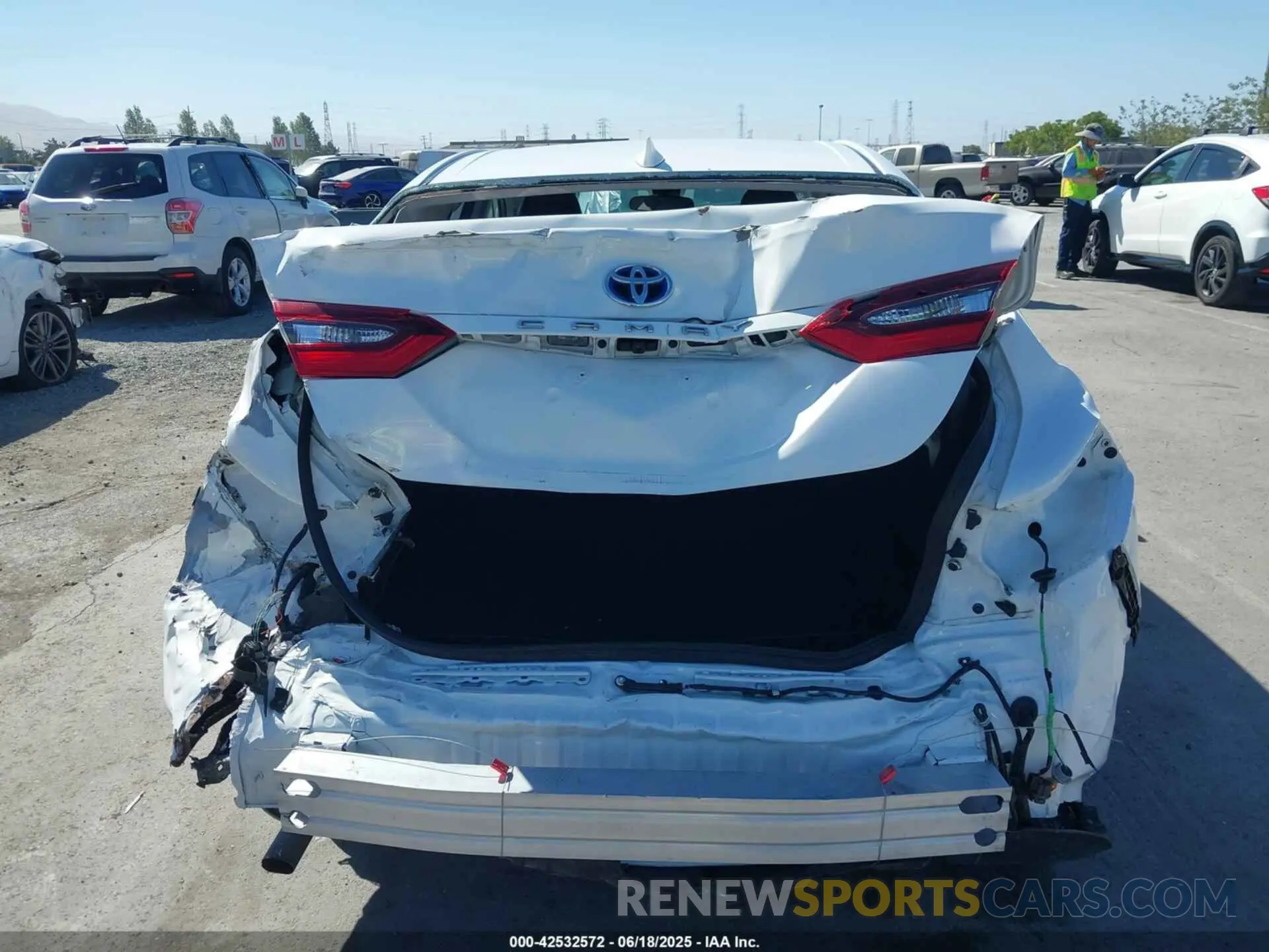 17 Photograph of a damaged car 4T1C31AK4NU583386 TOYOTA CAMRY 2022