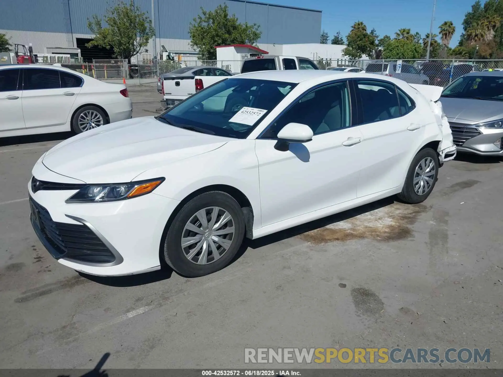 2 Photograph of a damaged car 4T1C31AK4NU583386 TOYOTA CAMRY 2022