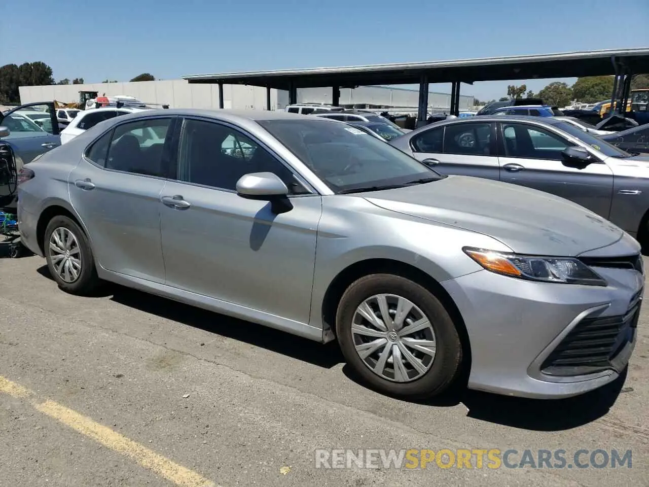4 Photograph of a damaged car 4T1C31AK4NU584652 TOYOTA CAMRY 2022