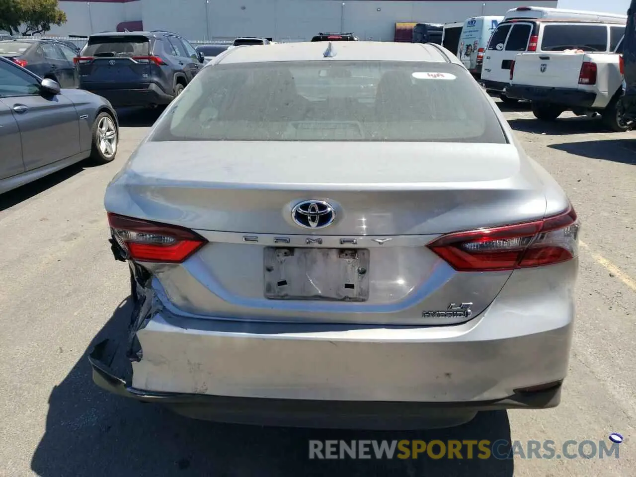 6 Photograph of a damaged car 4T1C31AK4NU584652 TOYOTA CAMRY 2022