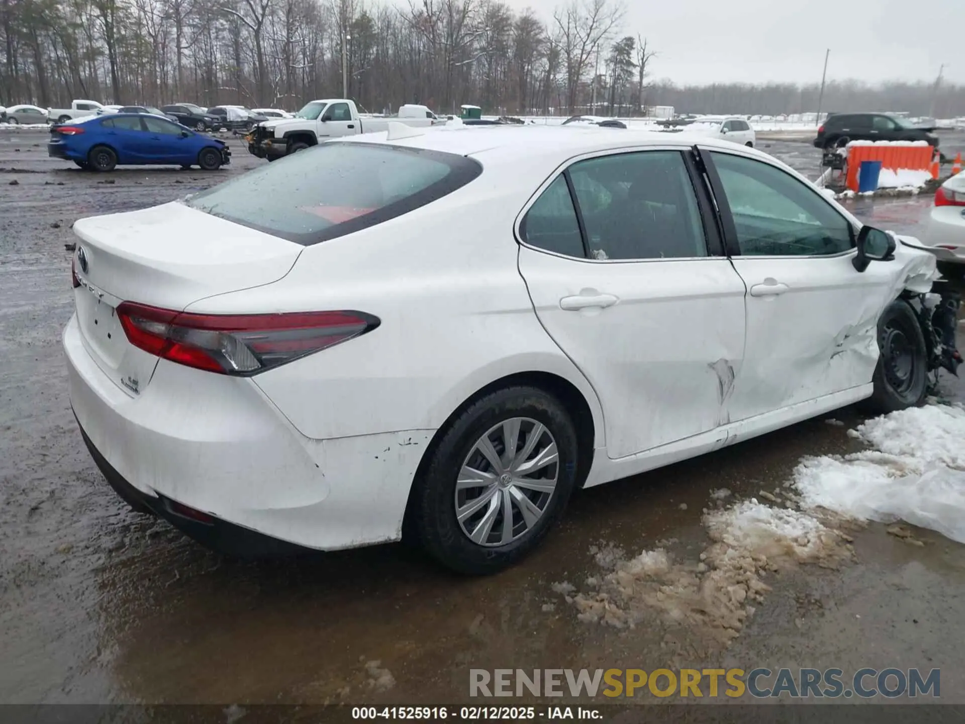 4 Photograph of a damaged car 4T1C31AK5NU039267 TOYOTA CAMRY 2022