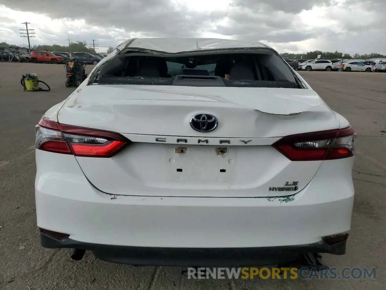 6 Photograph of a damaged car 4T1C31AK5NU570176 TOYOTA CAMRY 2022