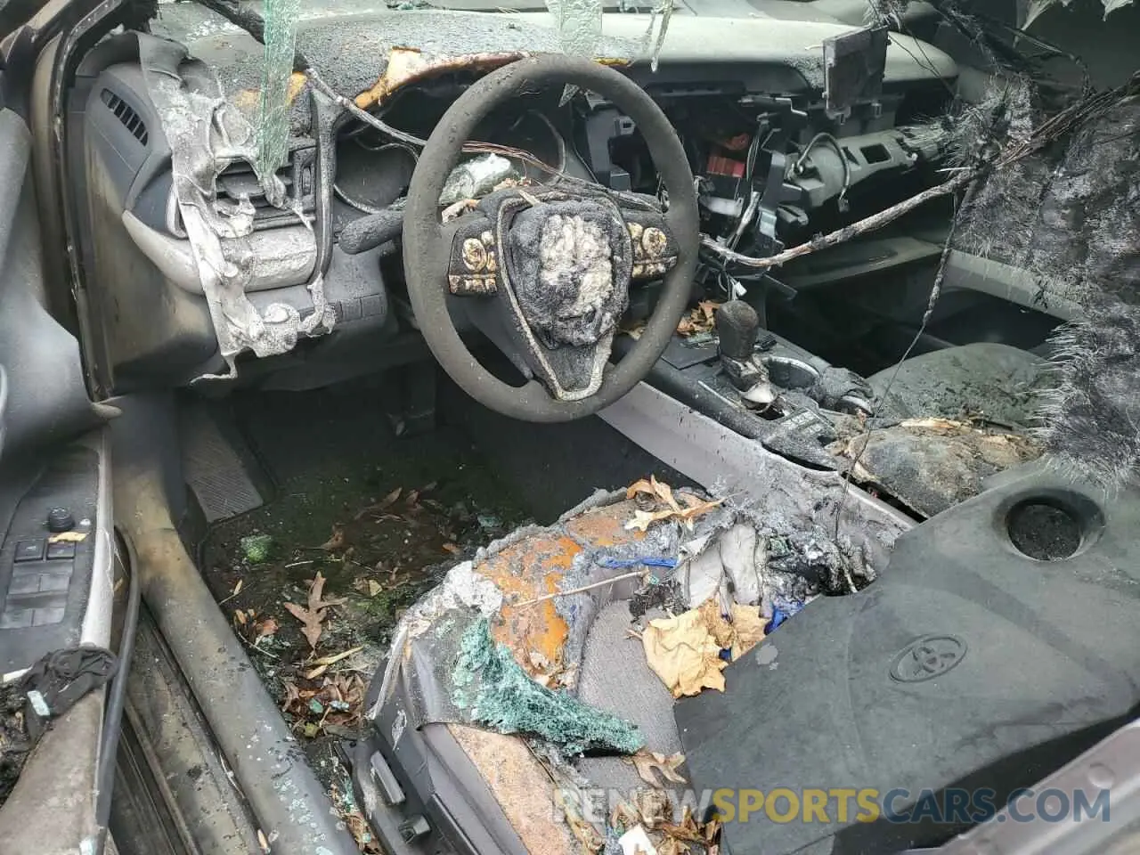 8 Photograph of a damaged car 4T1C31AK5NU581128 TOYOTA CAMRY 2022