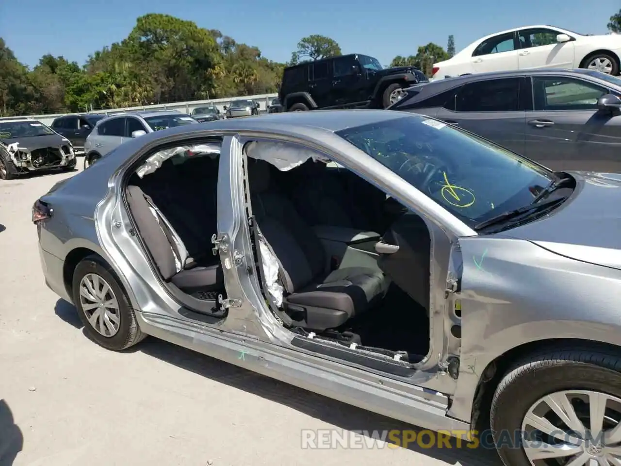 9 Photograph of a damaged car 4T1C31AK6NU584362 TOYOTA CAMRY 2022