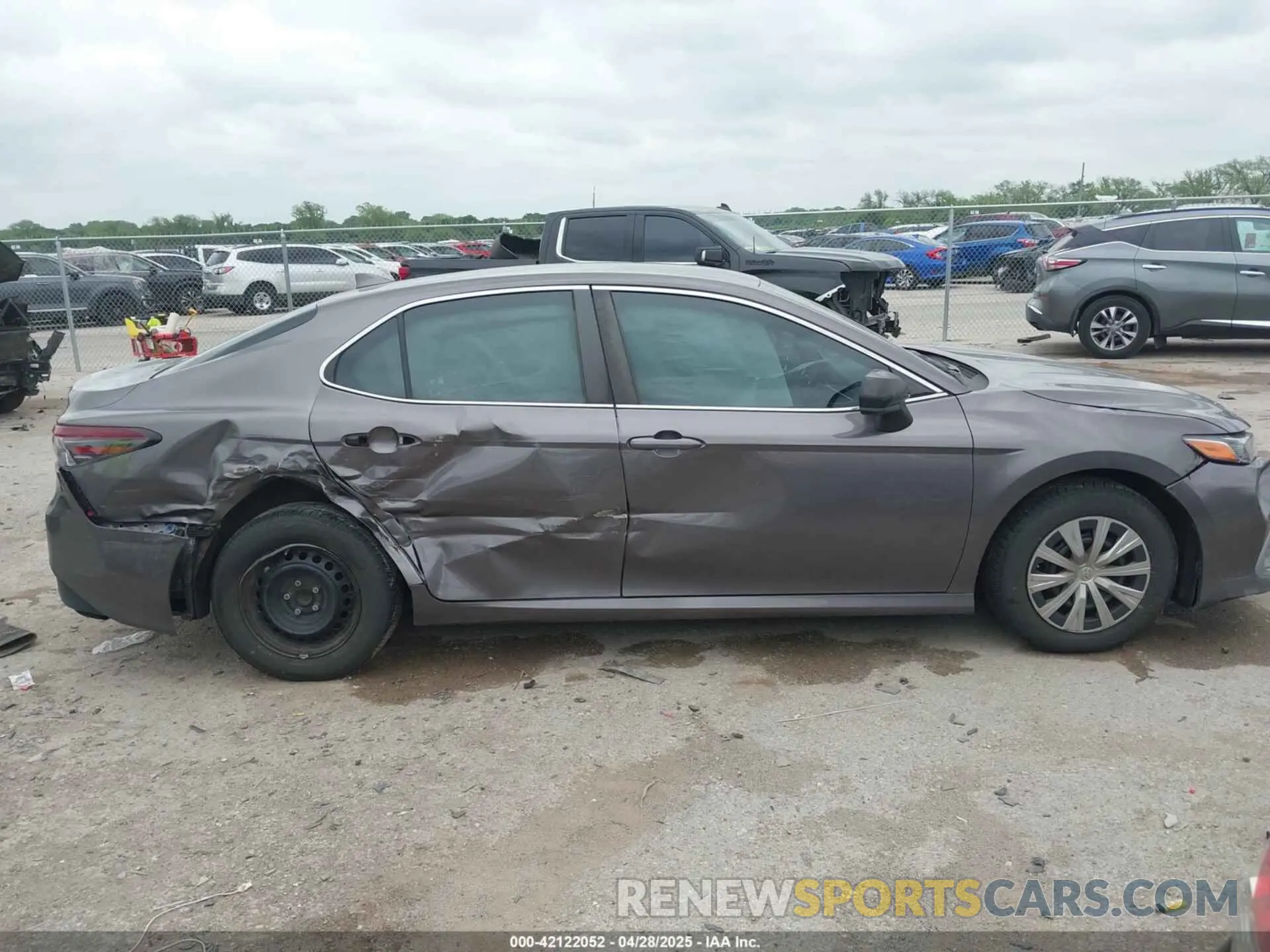 13 Photograph of a damaged car 4T1C31AK6NU591599 TOYOTA CAMRY 2022