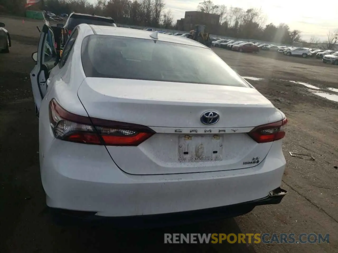 6 Photograph of a damaged car 4T1C31AK8NU581608 TOYOTA CAMRY 2022