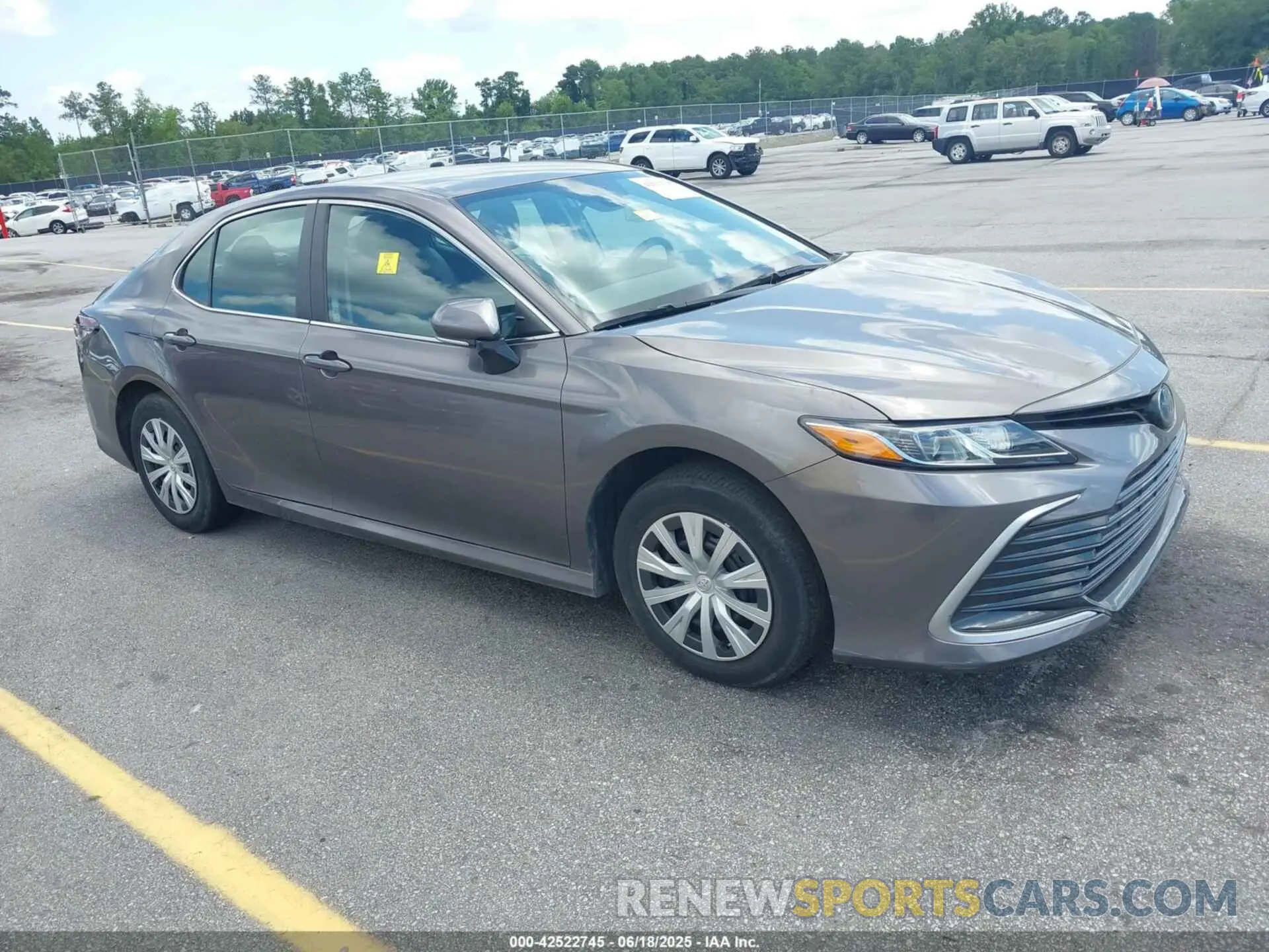1 Photograph of a damaged car 4T1C31AK8NU581785 TOYOTA CAMRY 2022