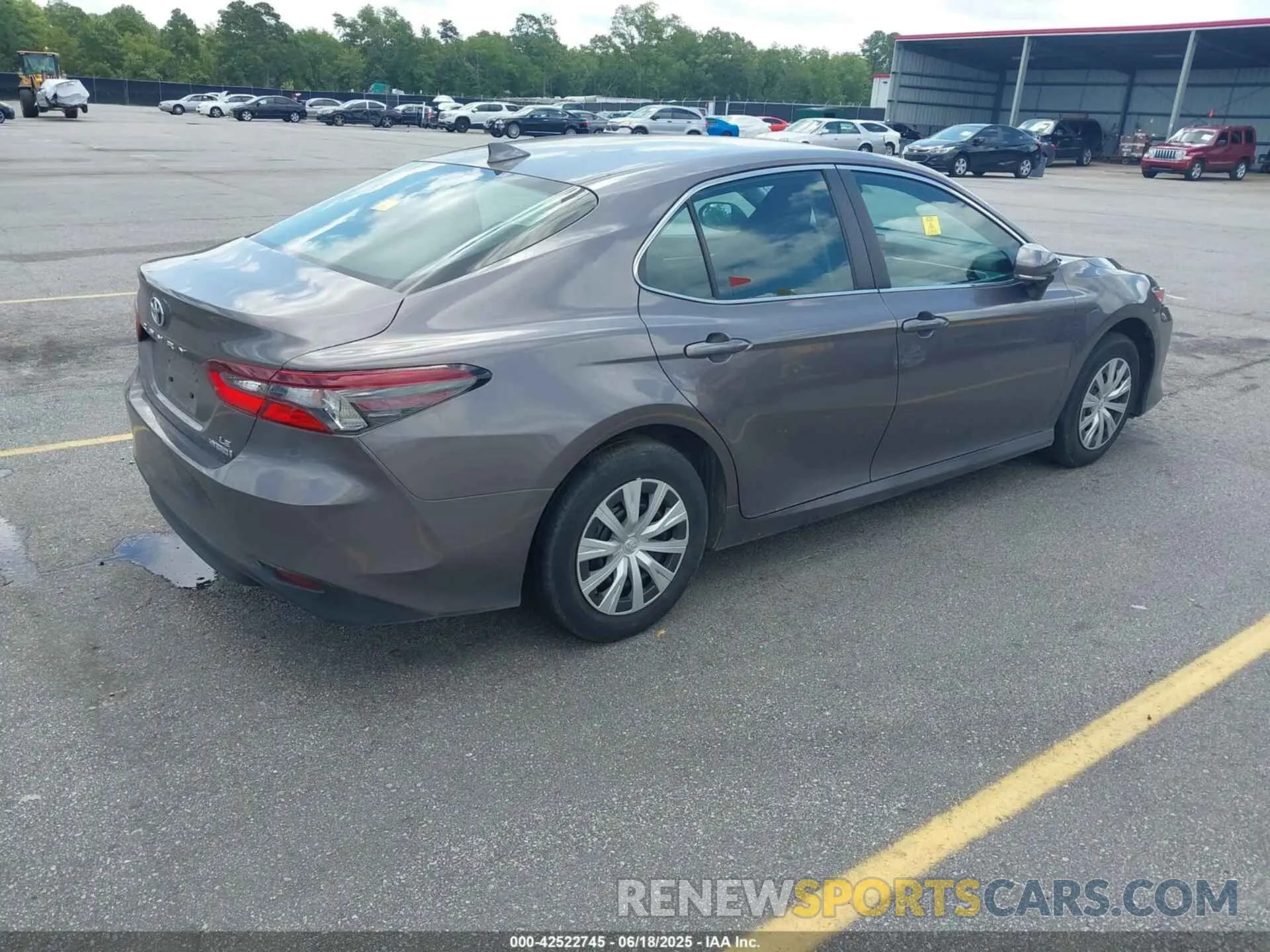 4 Photograph of a damaged car 4T1C31AK8NU581785 TOYOTA CAMRY 2022