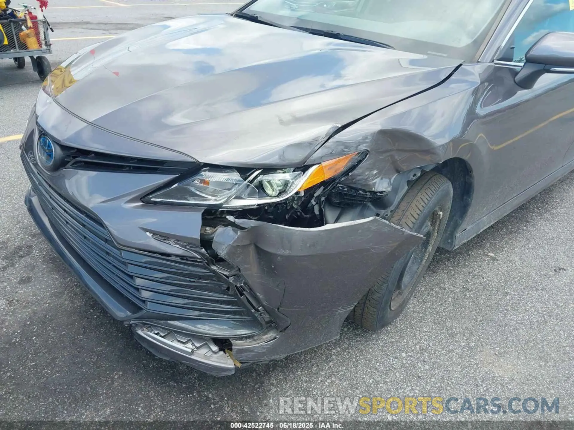 6 Photograph of a damaged car 4T1C31AK8NU581785 TOYOTA CAMRY 2022