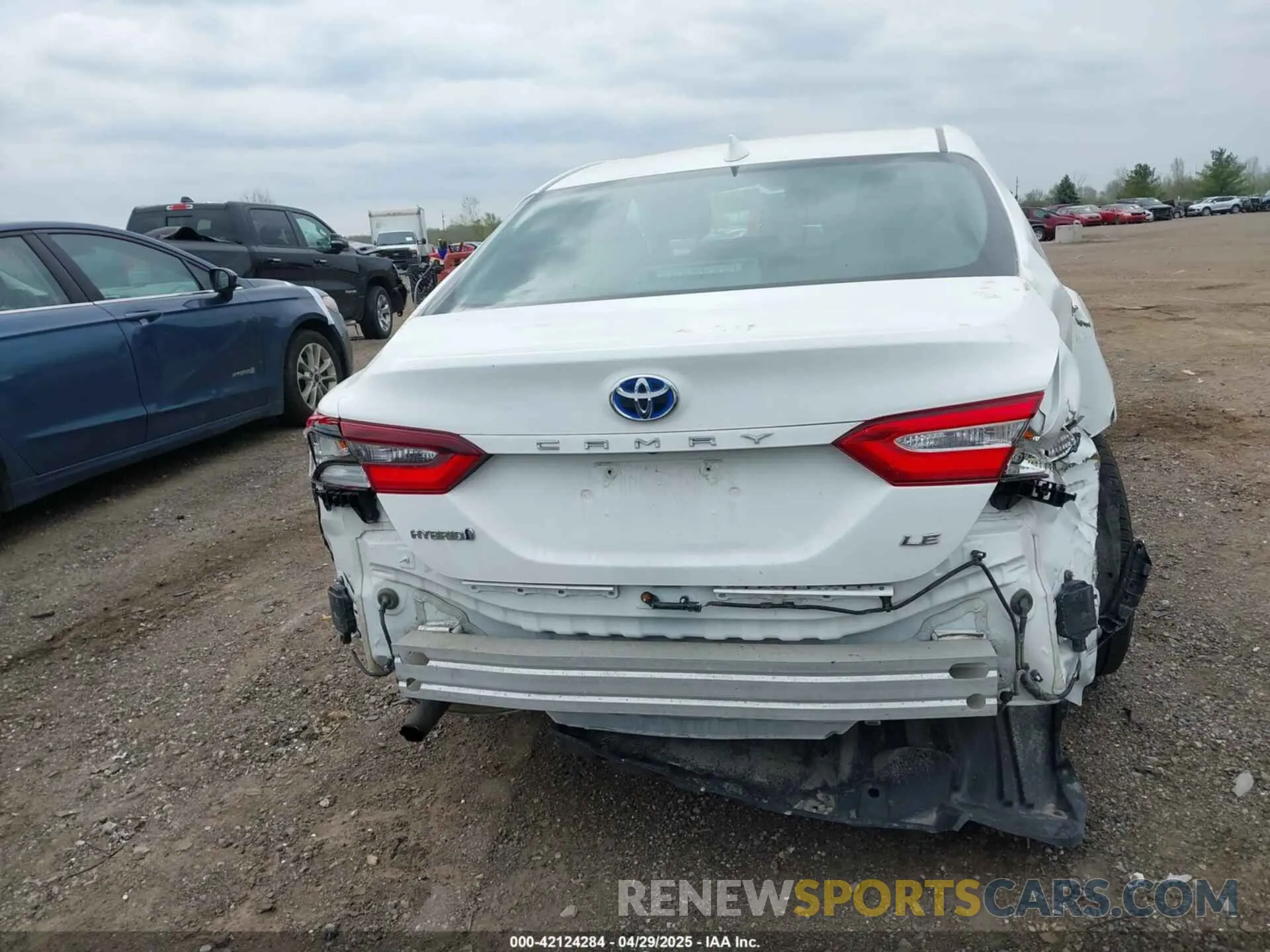 17 Photograph of a damaged car 4T1C31AK9NU572495 TOYOTA CAMRY 2022