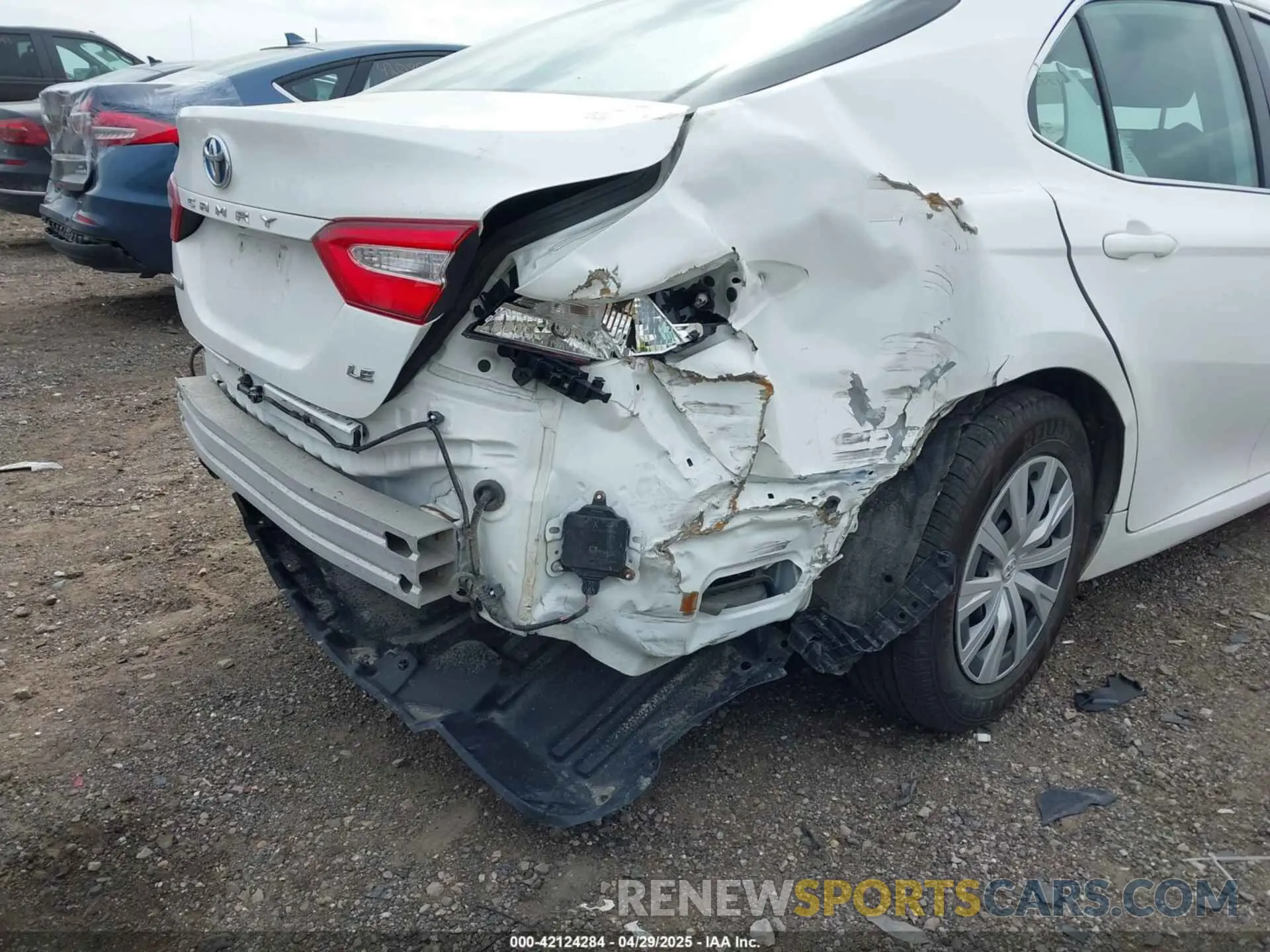 18 Photograph of a damaged car 4T1C31AK9NU572495 TOYOTA CAMRY 2022