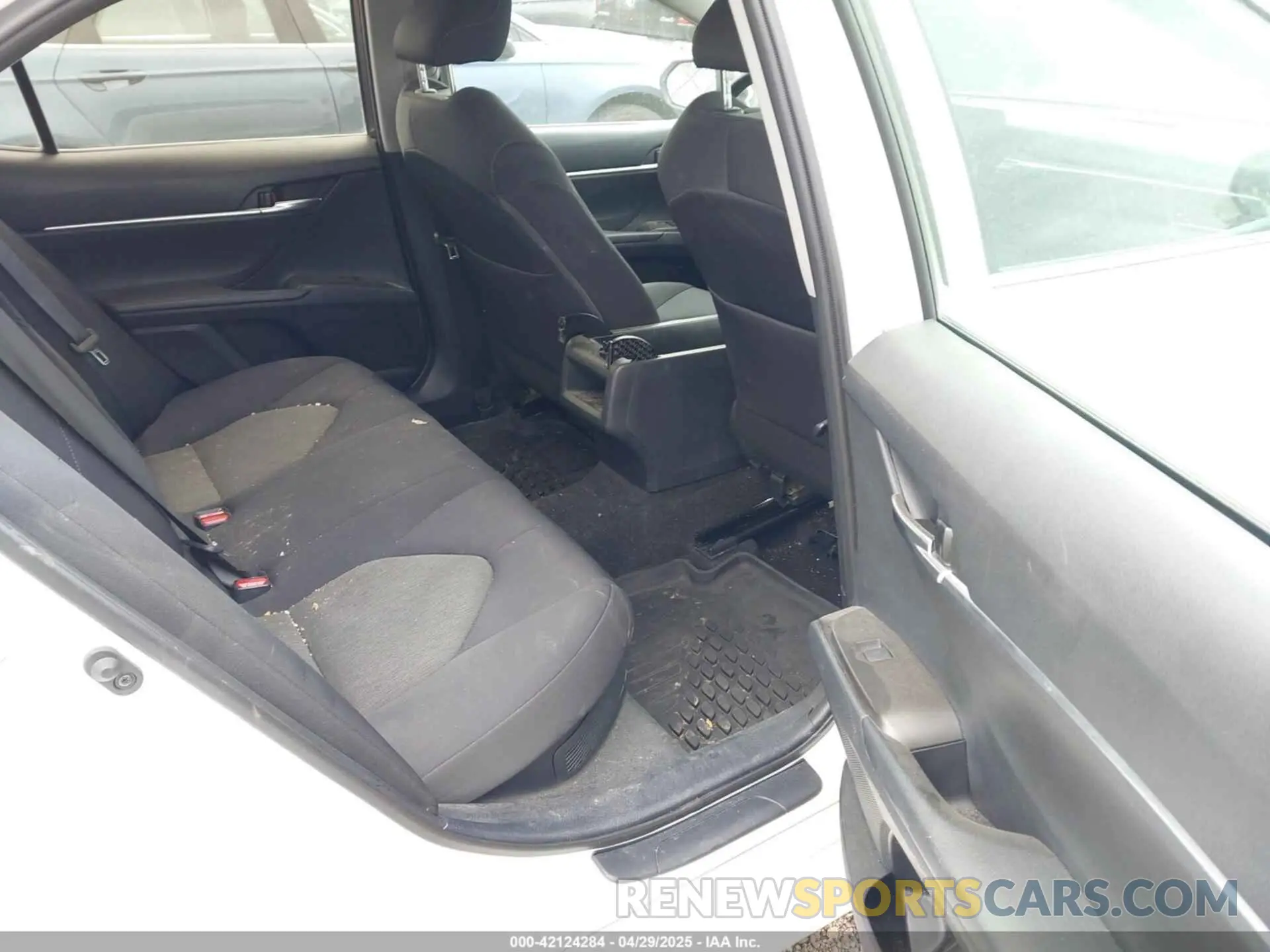 8 Photograph of a damaged car 4T1C31AK9NU572495 TOYOTA CAMRY 2022