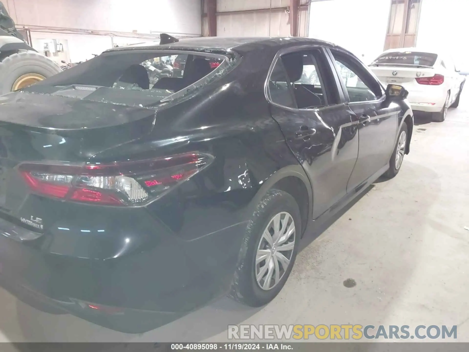 19 Photograph of a damaged car 4T1C31AK9NU582279 TOYOTA CAMRY 2022