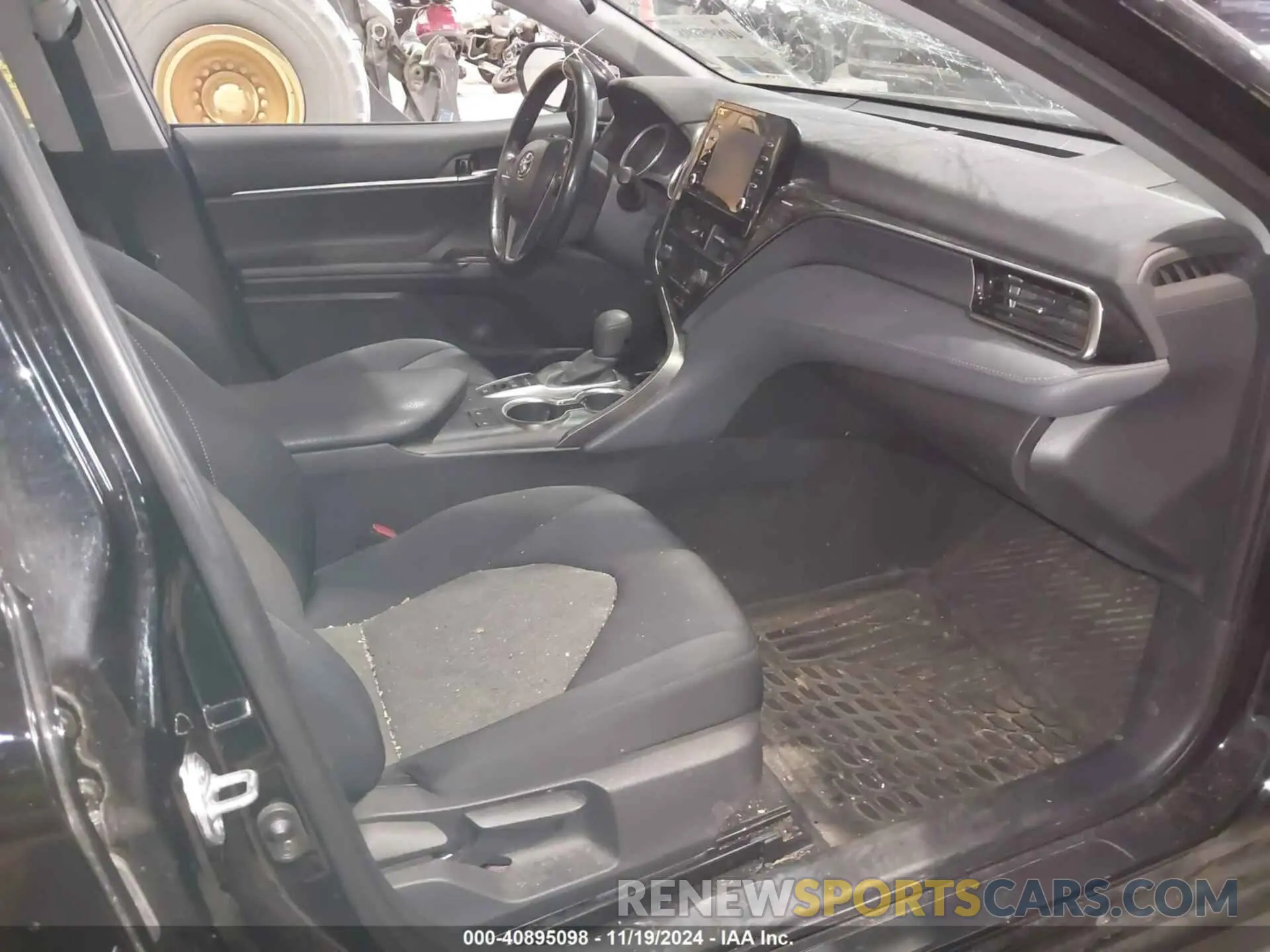 5 Photograph of a damaged car 4T1C31AK9NU582279 TOYOTA CAMRY 2022