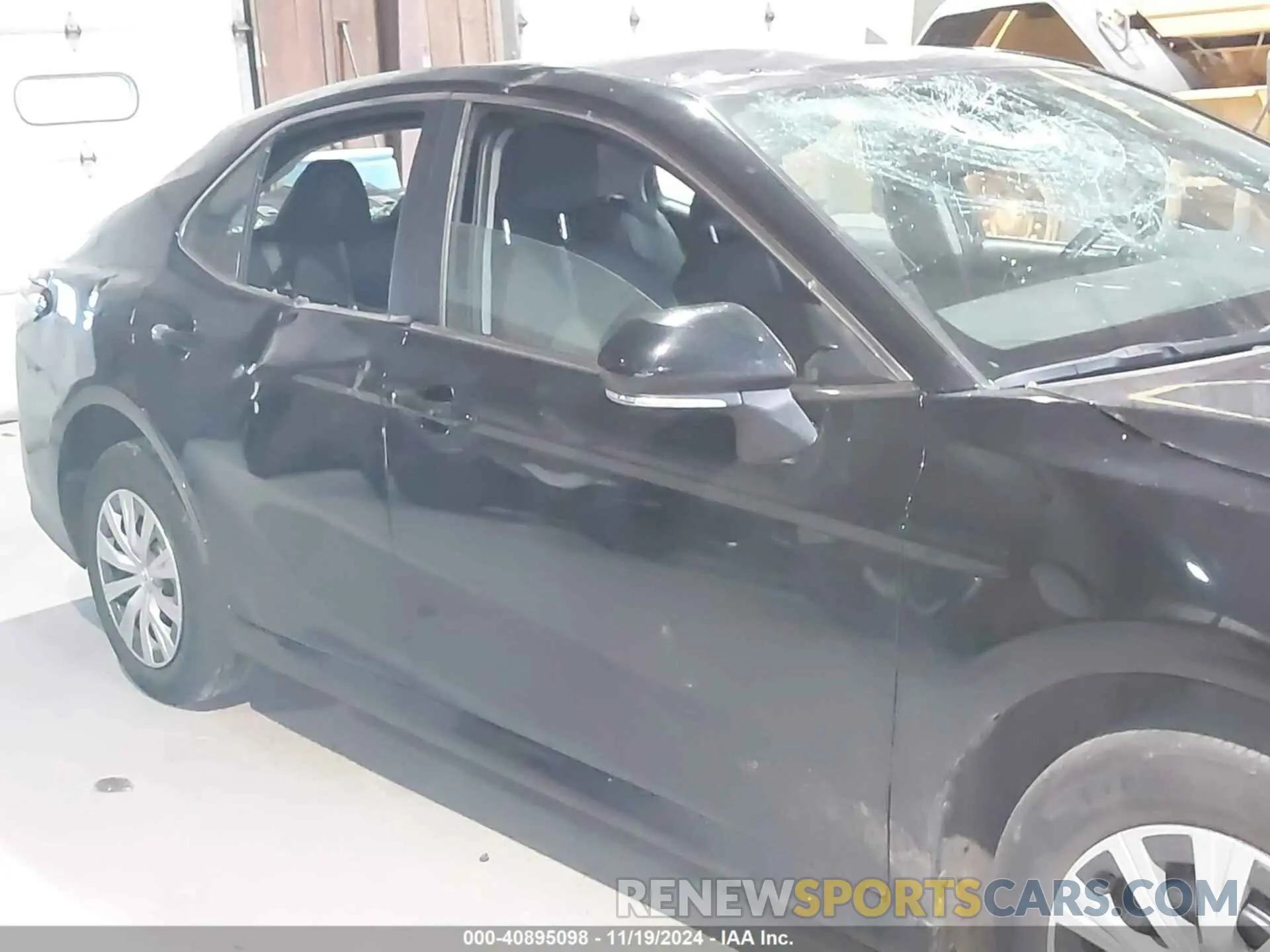 6 Photograph of a damaged car 4T1C31AK9NU582279 TOYOTA CAMRY 2022