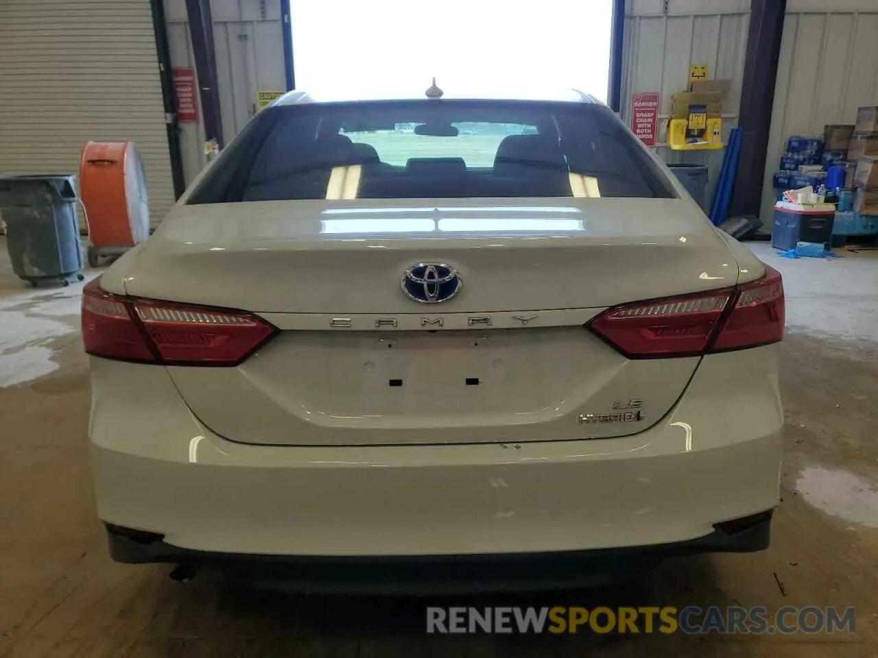 6 Photograph of a damaged car 4T1C31AKXNU044352 TOYOTA CAMRY 2022
