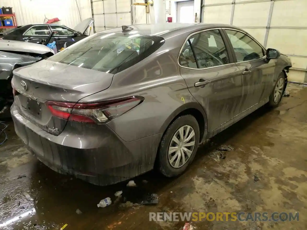 4 Photograph of a damaged car 4T1C31AKXNU574031 TOYOTA CAMRY 2022