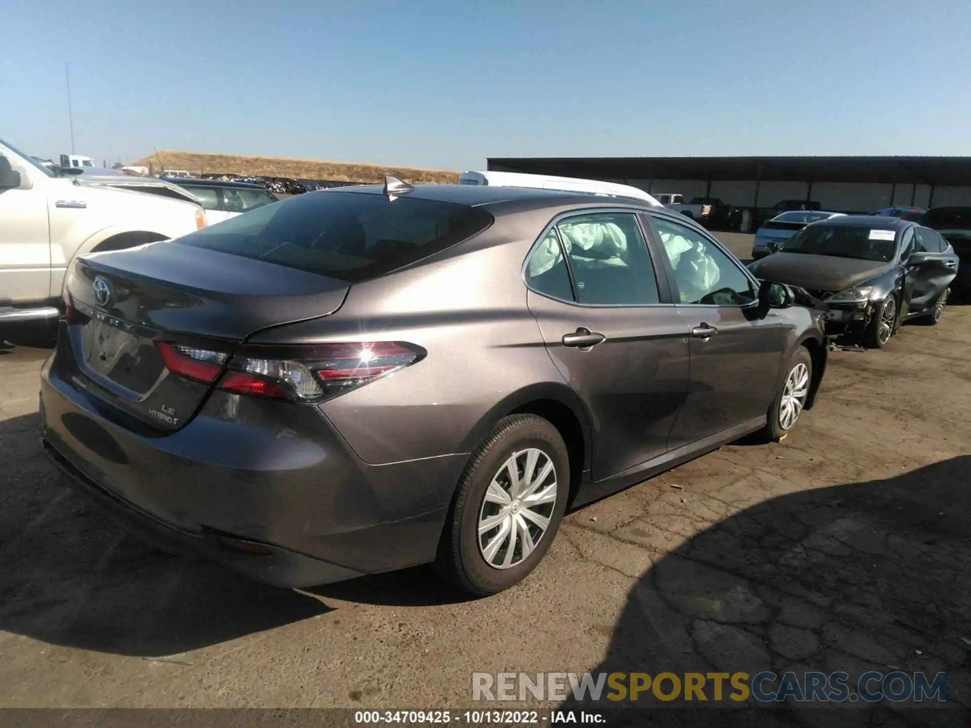 4 Photograph of a damaged car 4T1C31AKXNU582338 TOYOTA CAMRY 2022