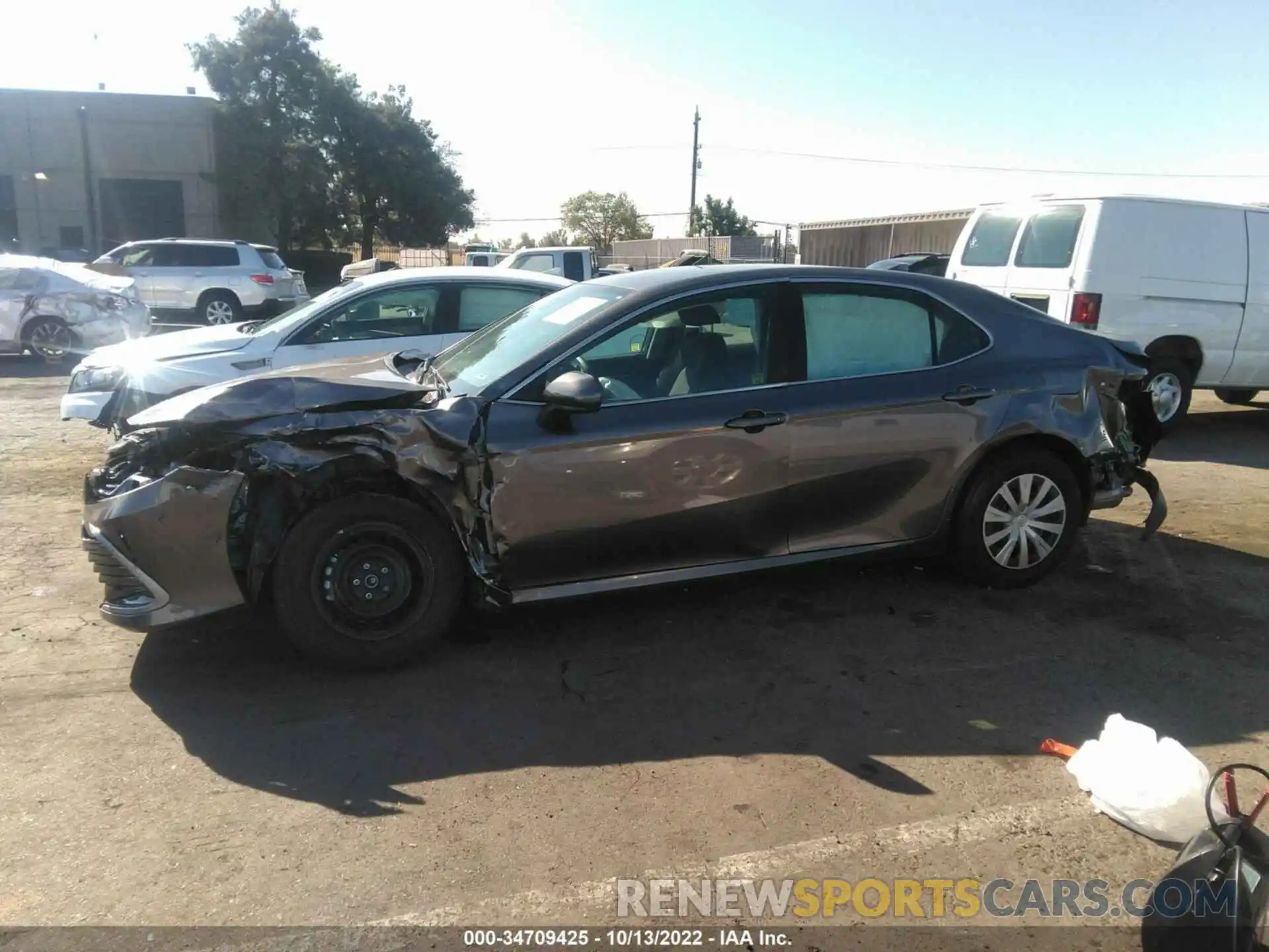 6 Photograph of a damaged car 4T1C31AKXNU582338 TOYOTA CAMRY 2022