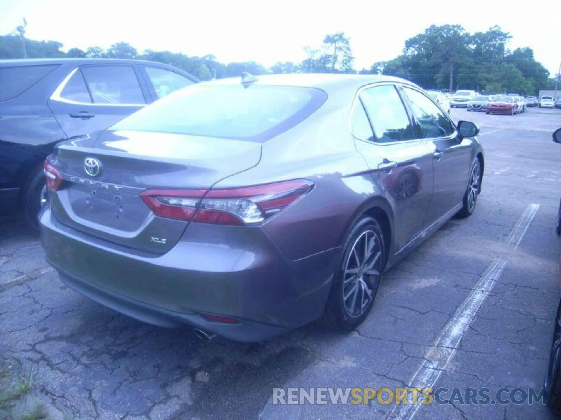 11 Photograph of a damaged car 4T1F11AK0NU020452 TOYOTA CAMRY 2022