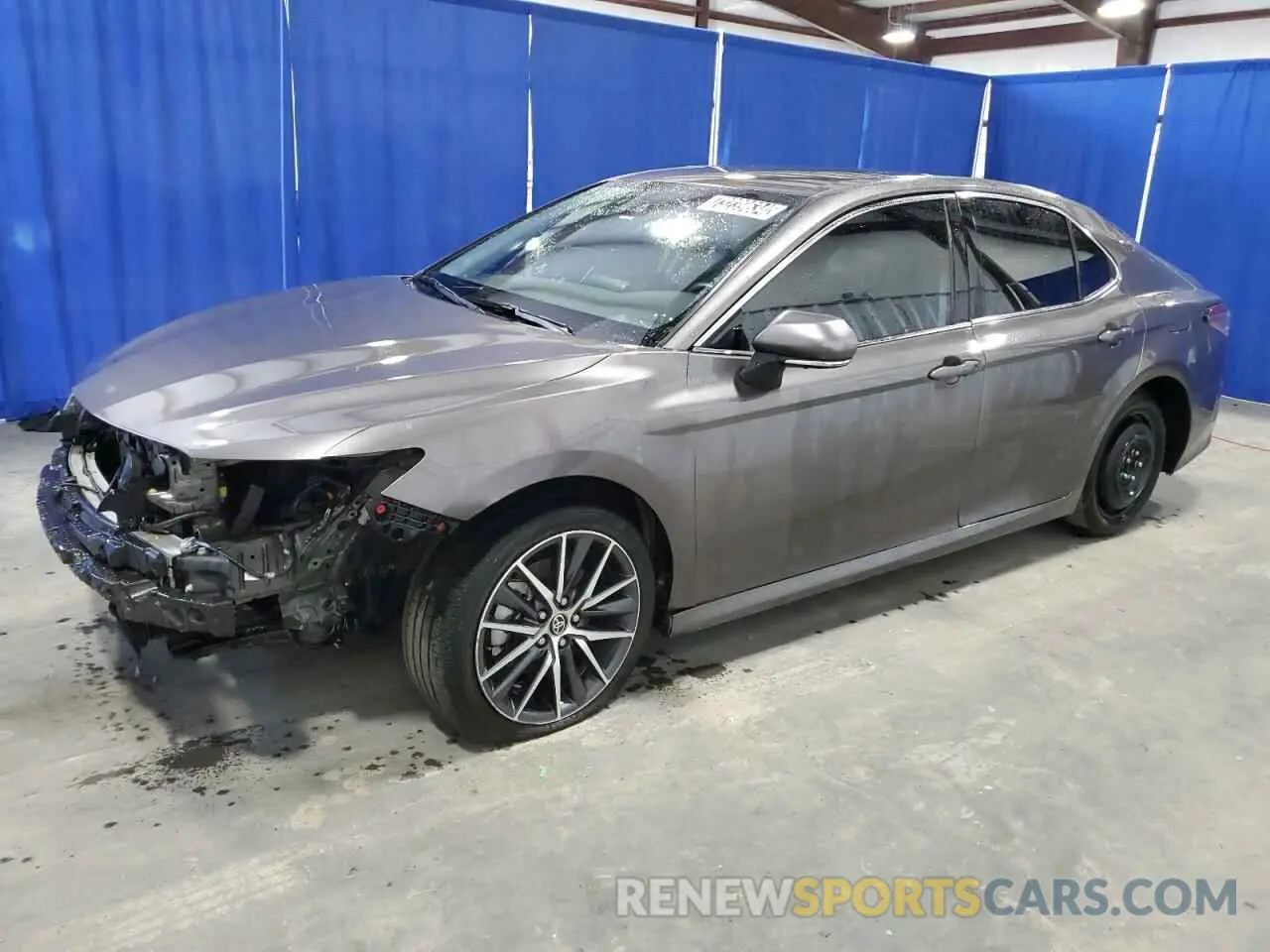 1 Photograph of a damaged car 4T1F11AK1NU713014 TOYOTA CAMRY 2022