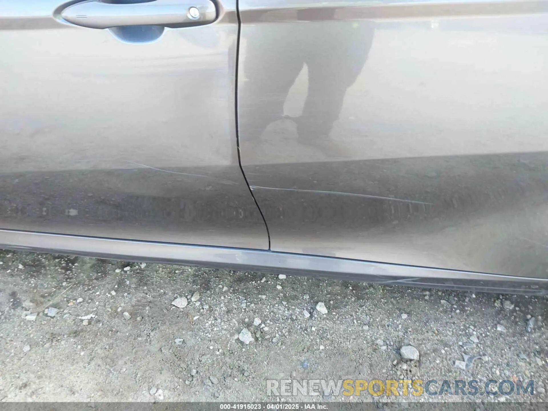 17 Photograph of a damaged car 4T1F11AK2NU030044 TOYOTA CAMRY 2022