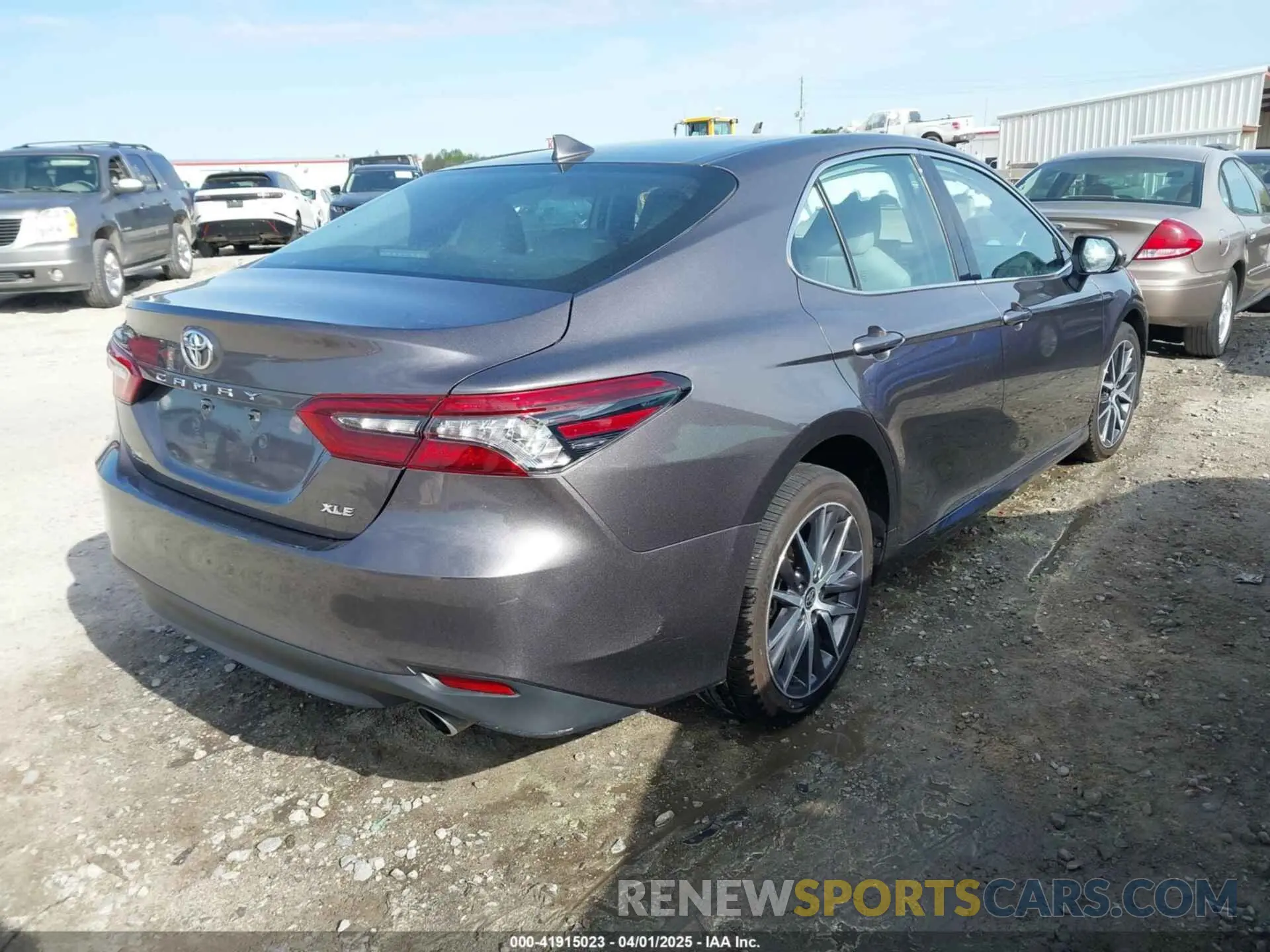 4 Photograph of a damaged car 4T1F11AK2NU030044 TOYOTA CAMRY 2022