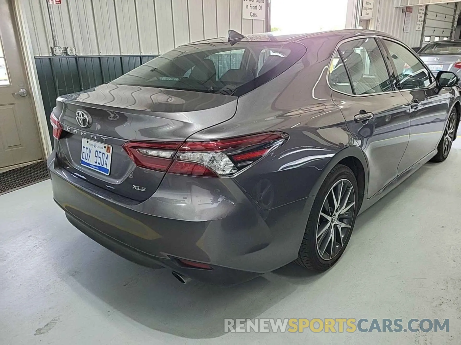 6 Photograph of a damaged car 4T1F11AK3NU021823 TOYOTA CAMRY 2022
