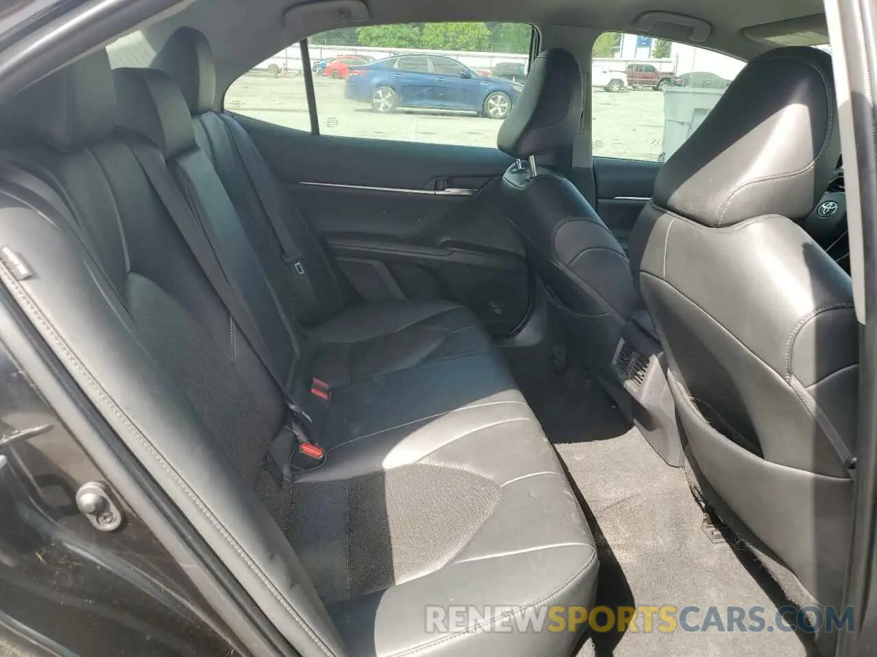 11 Photograph of a damaged car 4T1F11AK5NU035805 TOYOTA CAMRY 2022