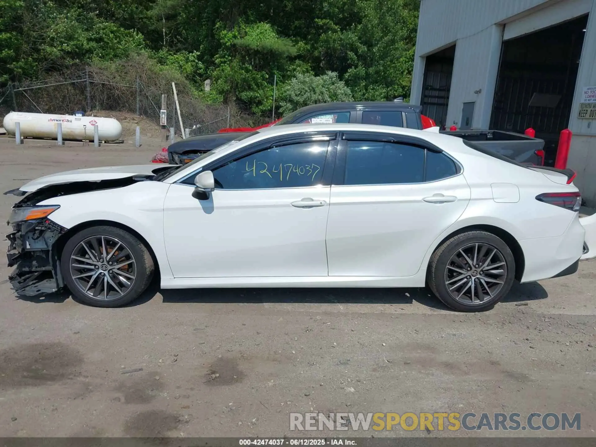 14 Photograph of a damaged car 4T1F11AK7NU702535 TOYOTA CAMRY 2022