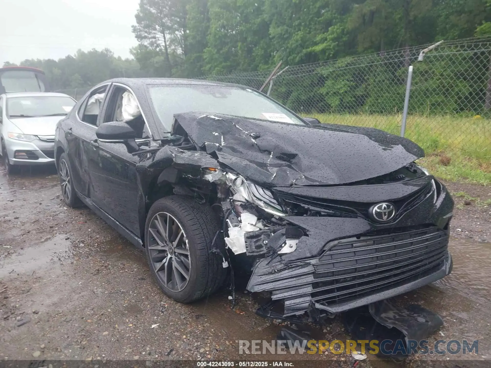 1 Photograph of a damaged car 4T1F11AK8NU076638 TOYOTA CAMRY 2022