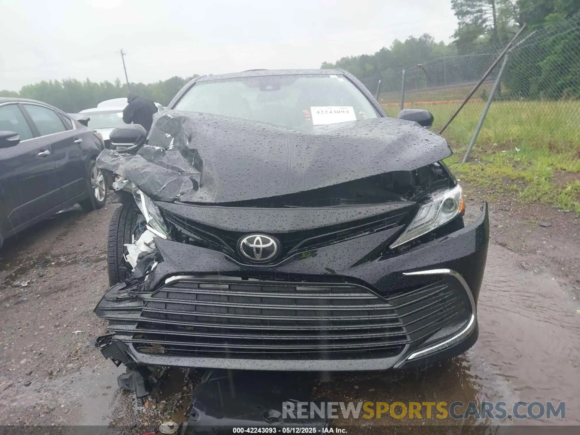 11 Photograph of a damaged car 4T1F11AK8NU076638 TOYOTA CAMRY 2022