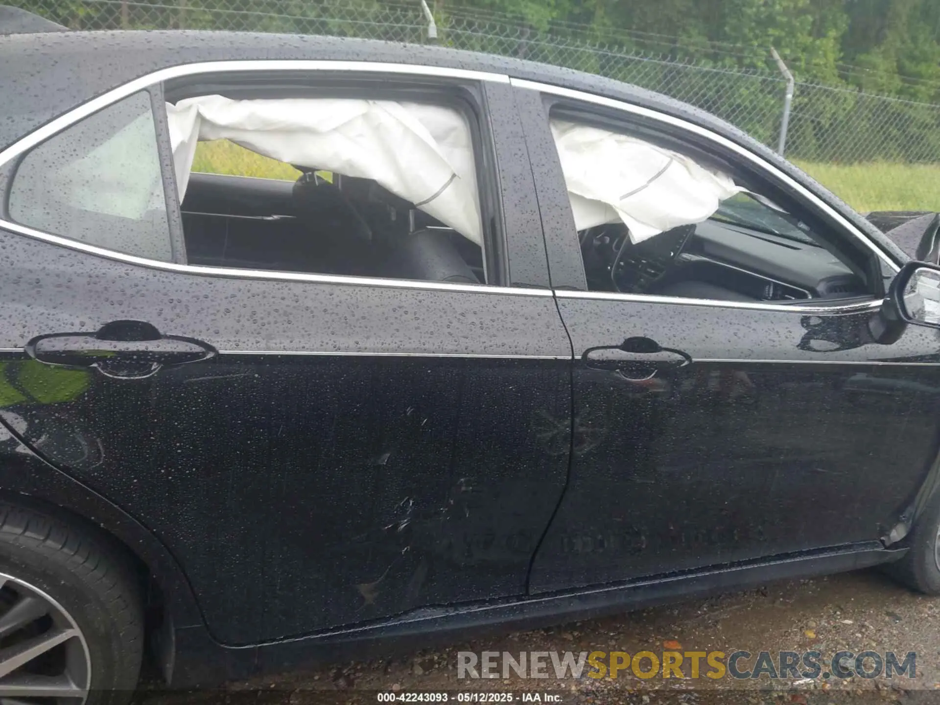 12 Photograph of a damaged car 4T1F11AK8NU076638 TOYOTA CAMRY 2022
