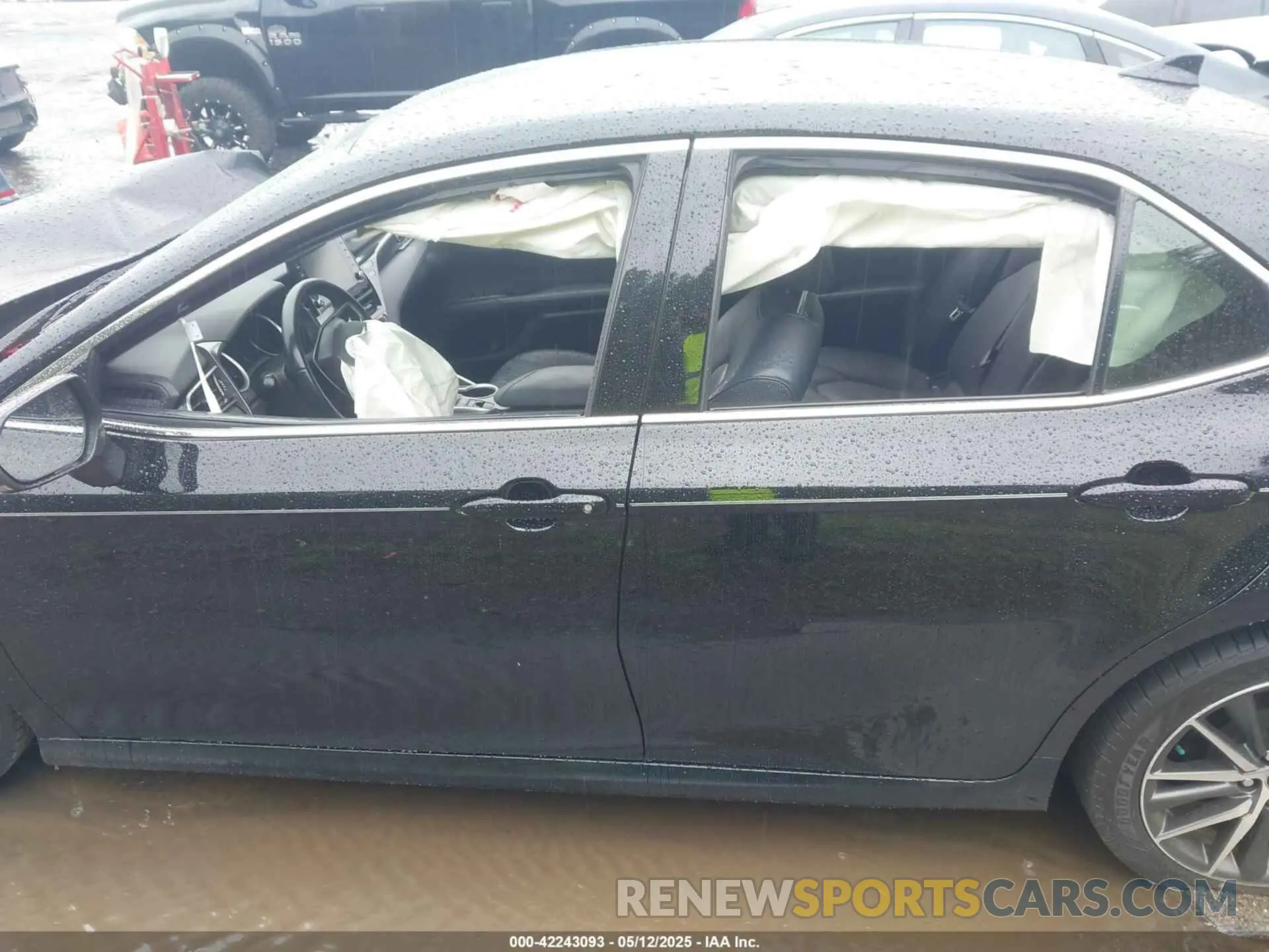 13 Photograph of a damaged car 4T1F11AK8NU076638 TOYOTA CAMRY 2022