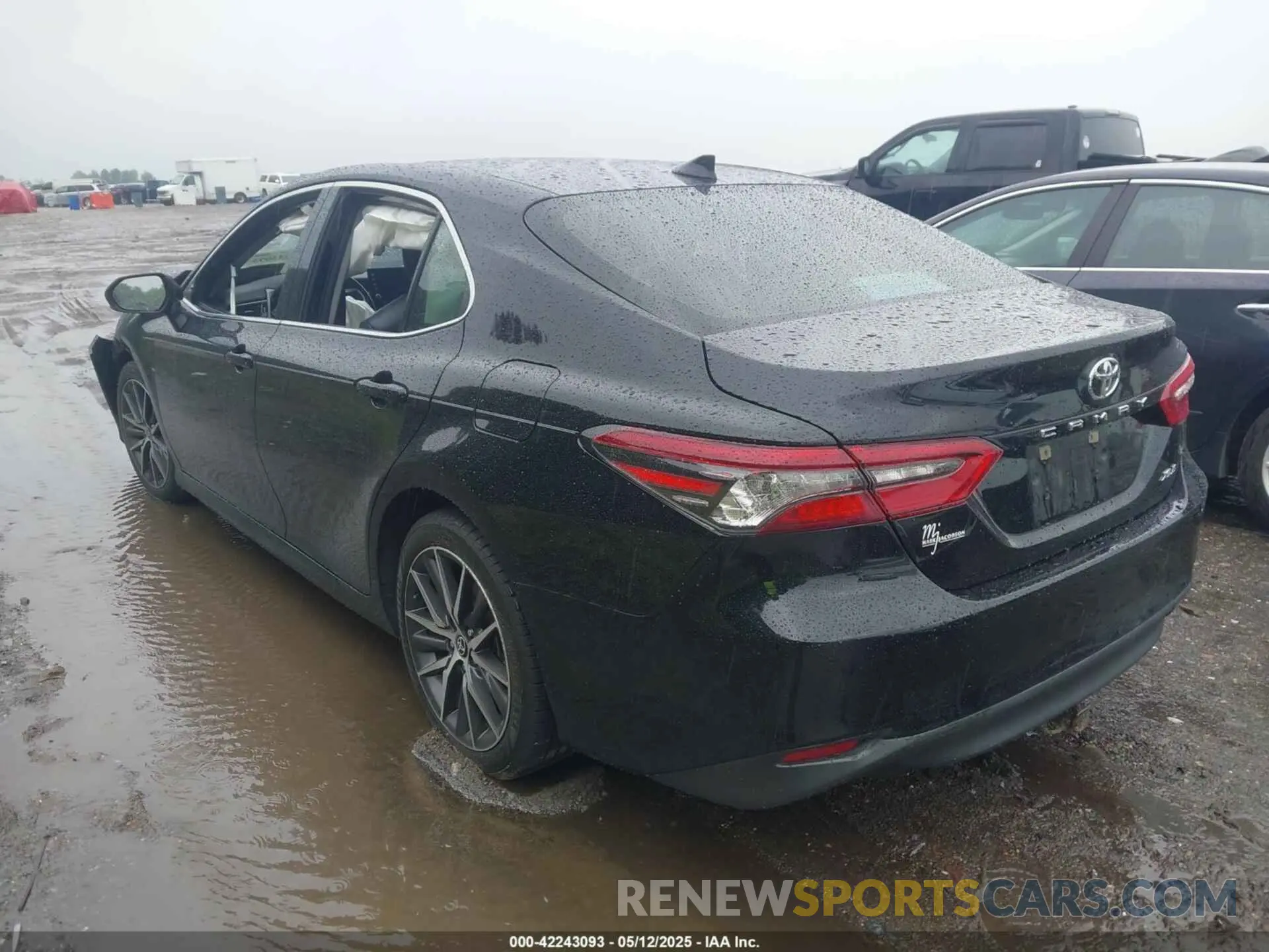 3 Photograph of a damaged car 4T1F11AK8NU076638 TOYOTA CAMRY 2022