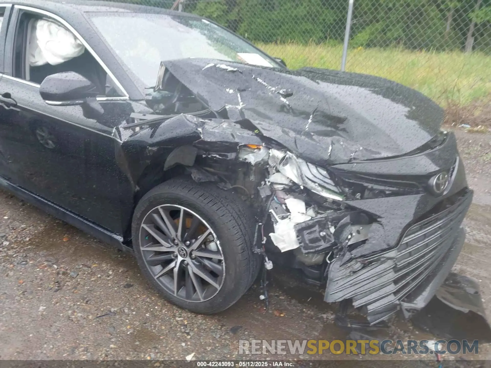 6 Photograph of a damaged car 4T1F11AK8NU076638 TOYOTA CAMRY 2022