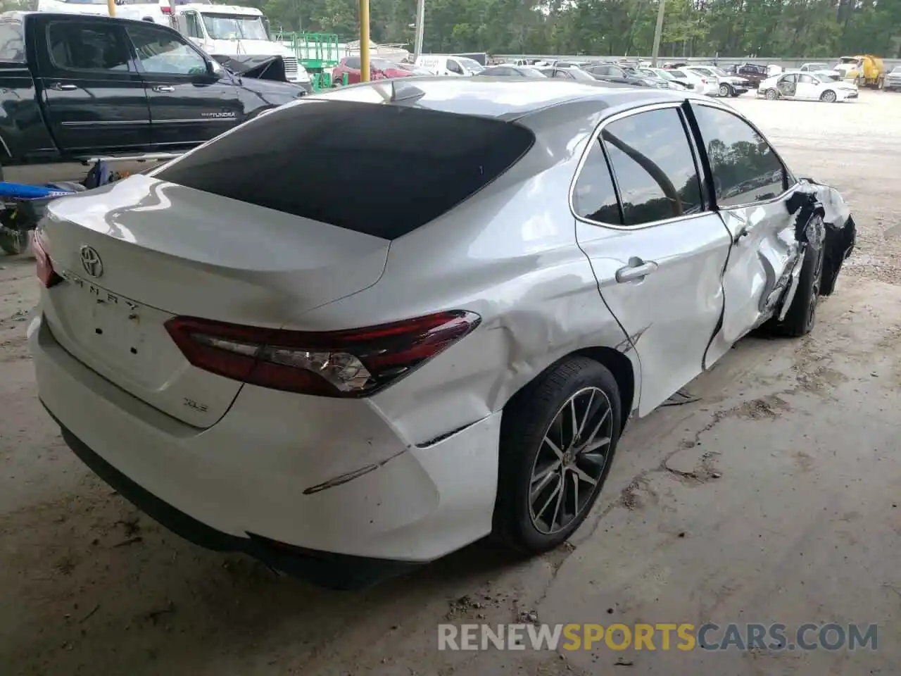 4 Photograph of a damaged car 4T1F11AK9NU008199 TOYOTA CAMRY 2022