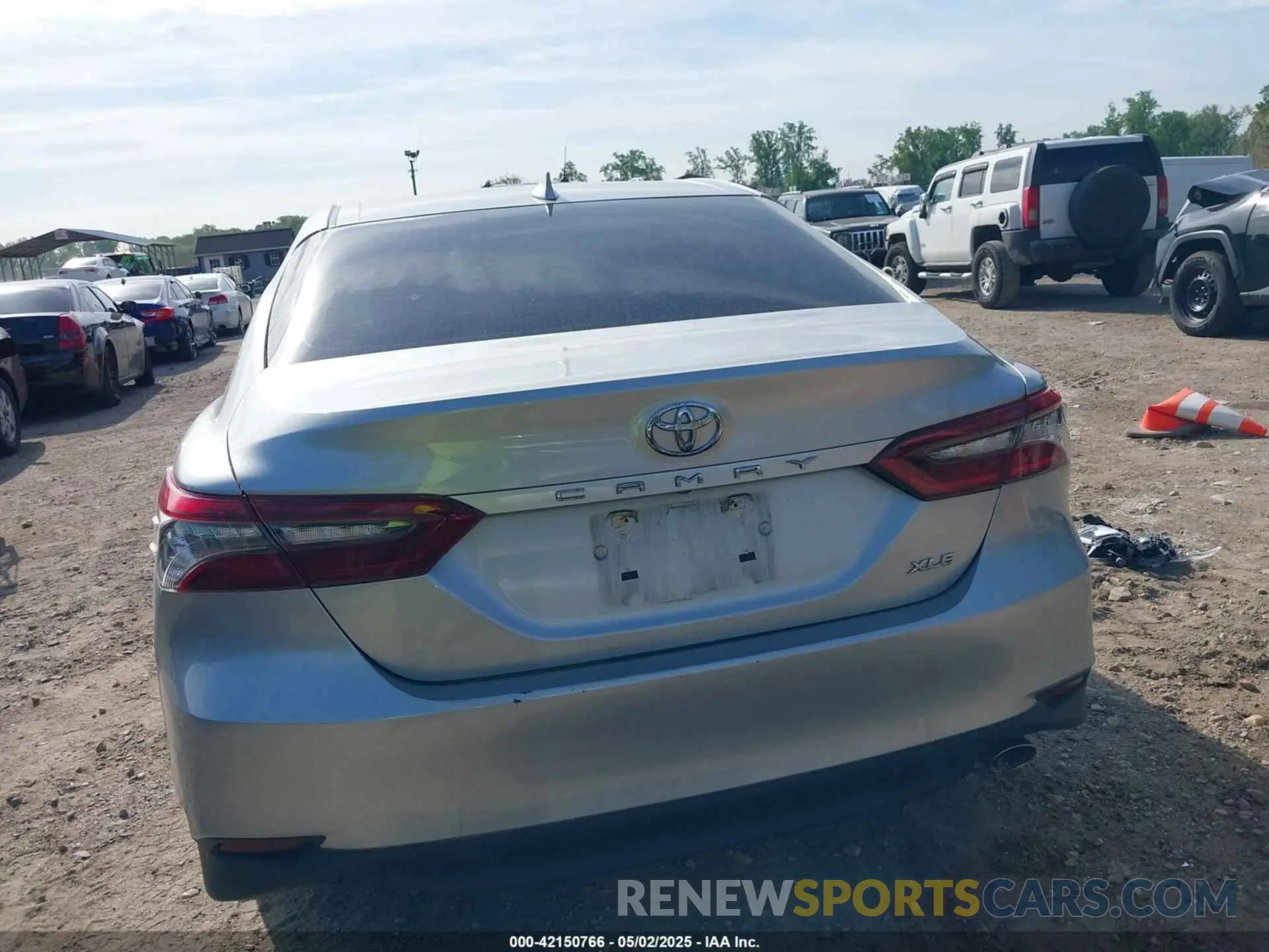 17 Photograph of a damaged car 4T1F11AK9NU020501 TOYOTA CAMRY 2022