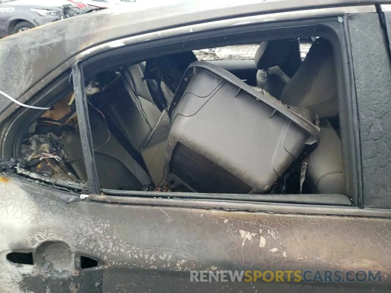 10 Photograph of a damaged car 4T1F11AK9NU068354 TOYOTA CAMRY 2022
