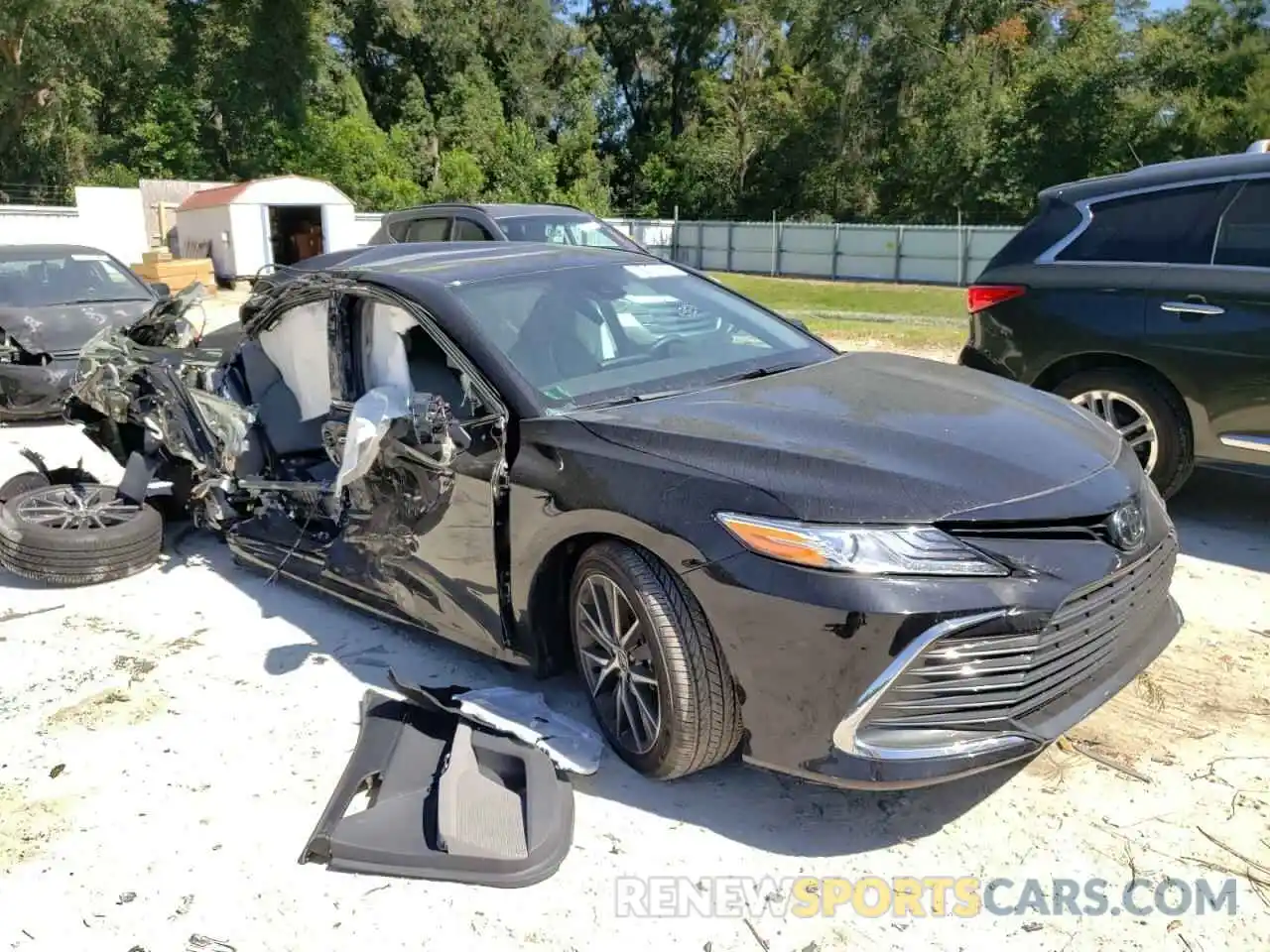 1 Photograph of a damaged car 4T1F11AKXNU064782 TOYOTA CAMRY 2022