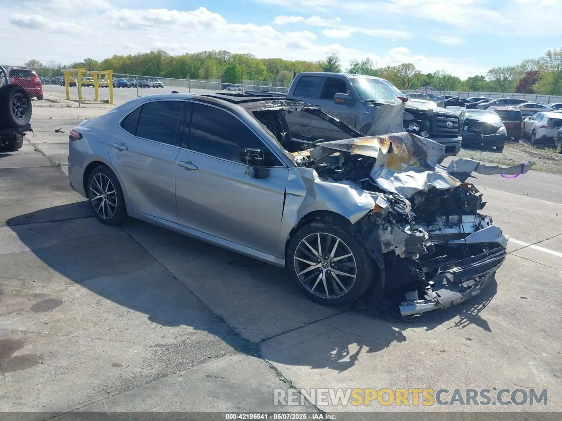 1 Photograph of a damaged car 4T1F11BK3NU054495 TOYOTA CAMRY 2022