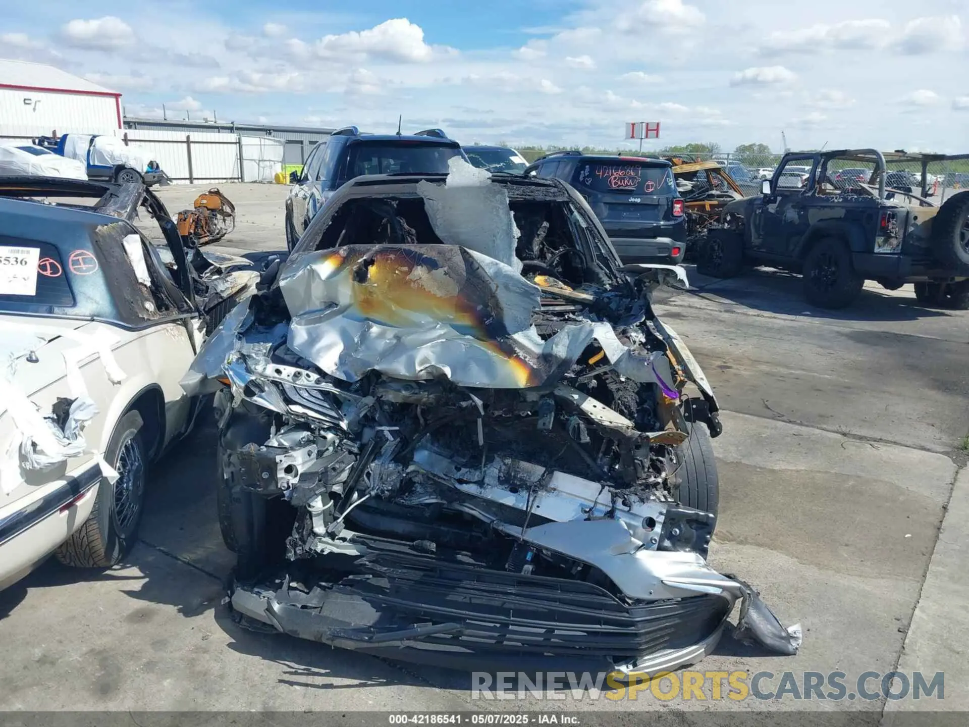 11 Photograph of a damaged car 4T1F11BK3NU054495 TOYOTA CAMRY 2022