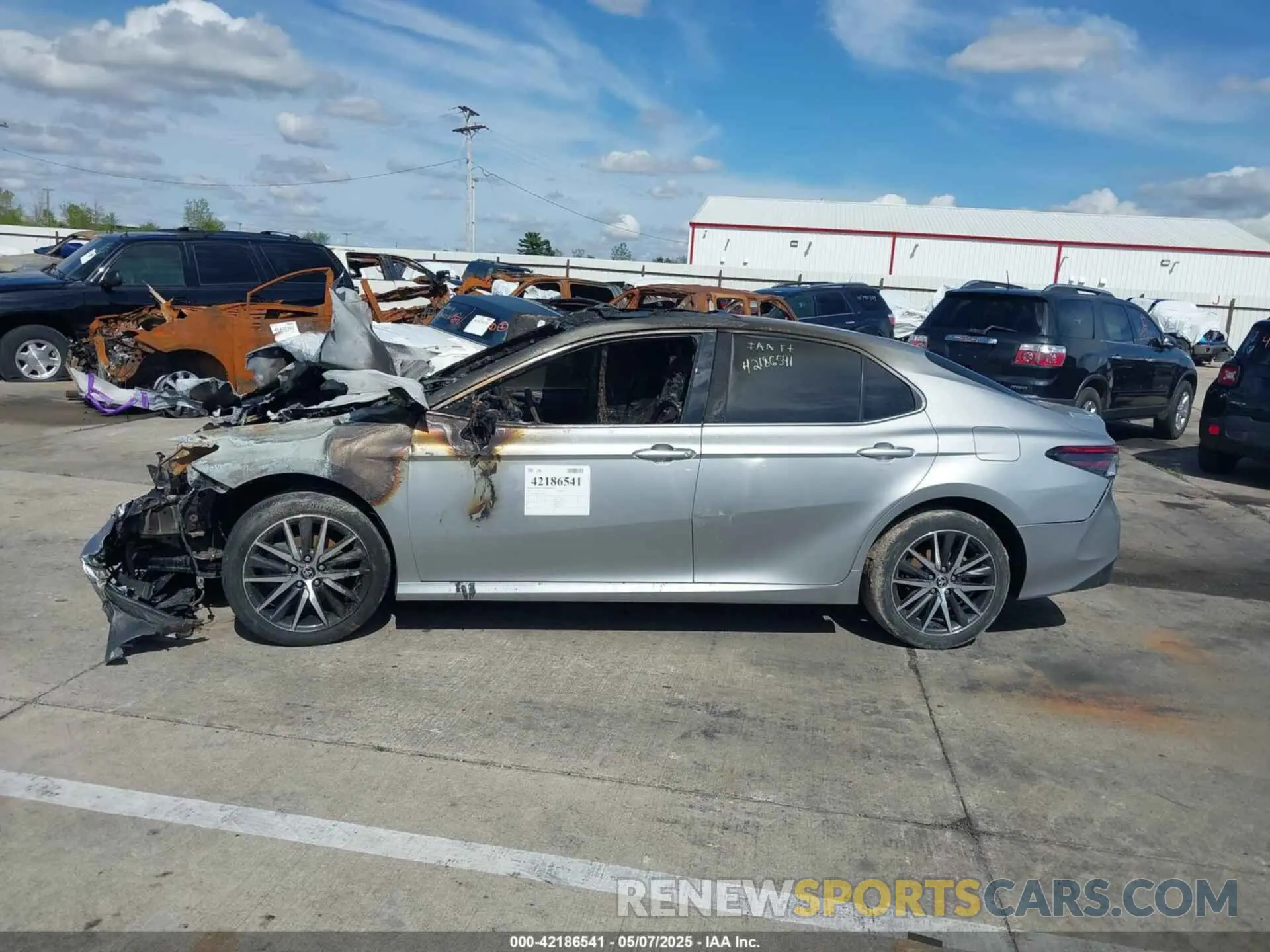 13 Photograph of a damaged car 4T1F11BK3NU054495 TOYOTA CAMRY 2022