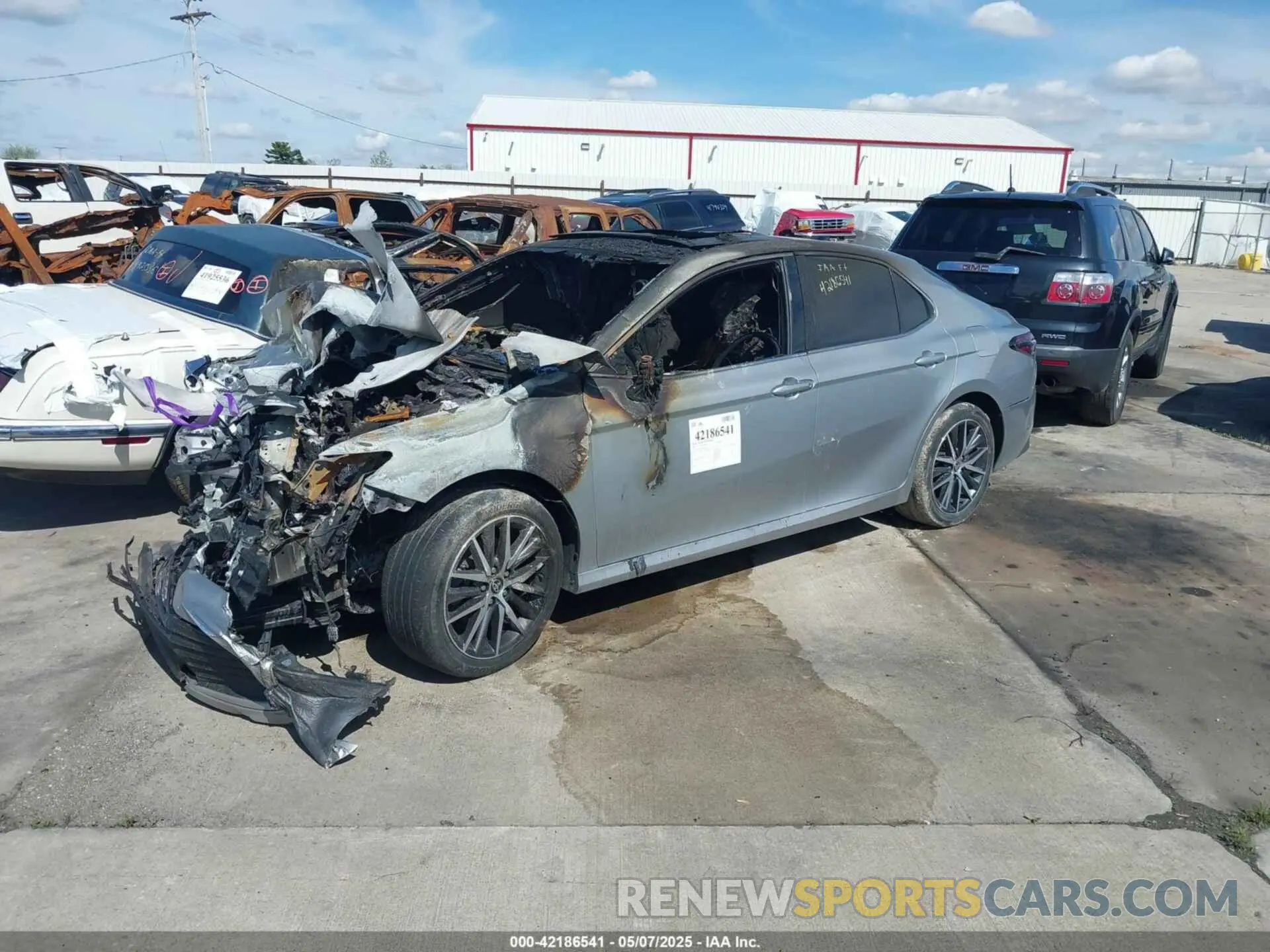 2 Photograph of a damaged car 4T1F11BK3NU054495 TOYOTA CAMRY 2022