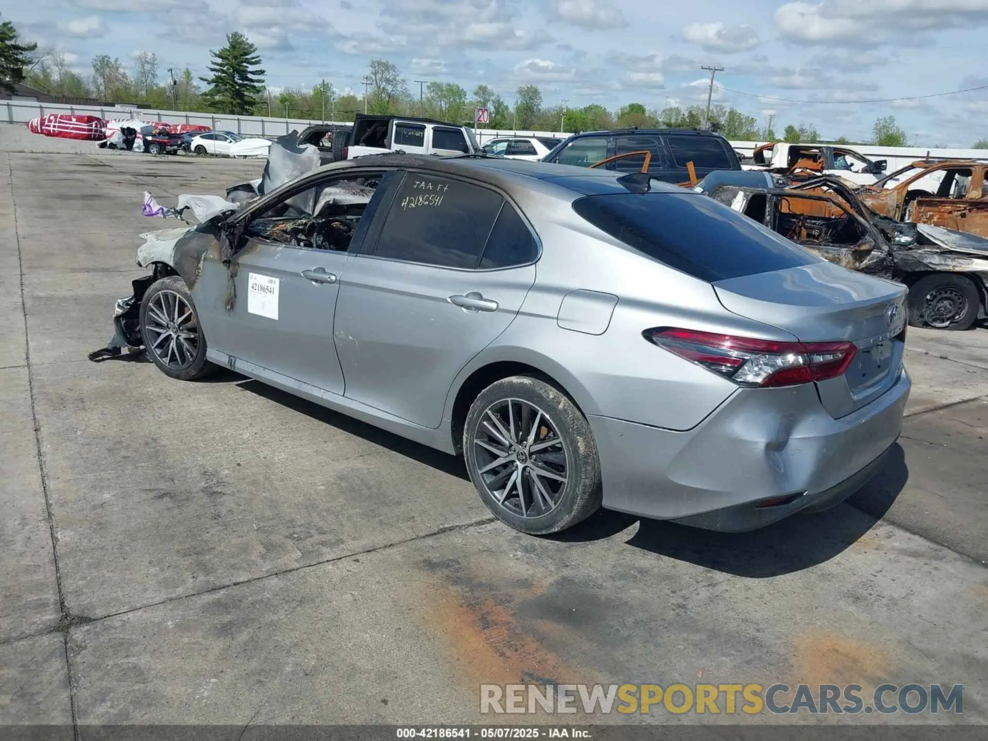 3 Photograph of a damaged car 4T1F11BK3NU054495 TOYOTA CAMRY 2022