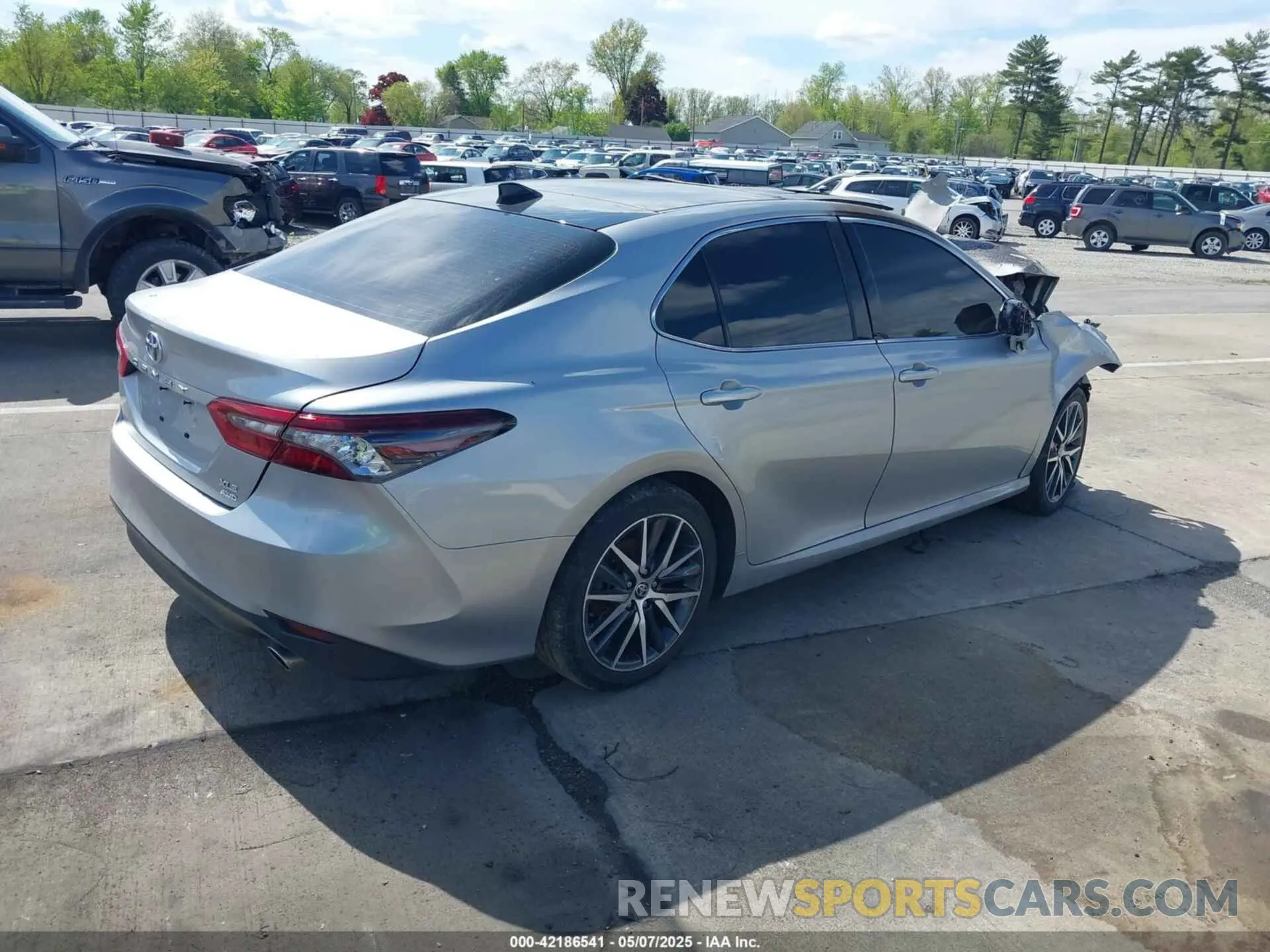 4 Photograph of a damaged car 4T1F11BK3NU054495 TOYOTA CAMRY 2022